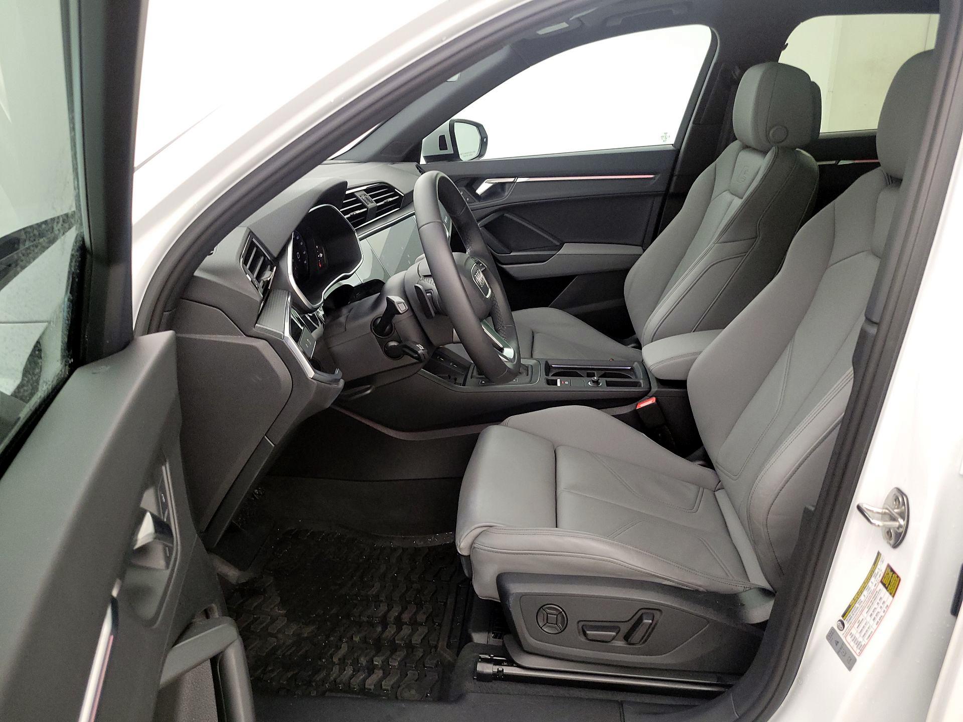 Thumbnail: 2024 Audi Q3 - 11