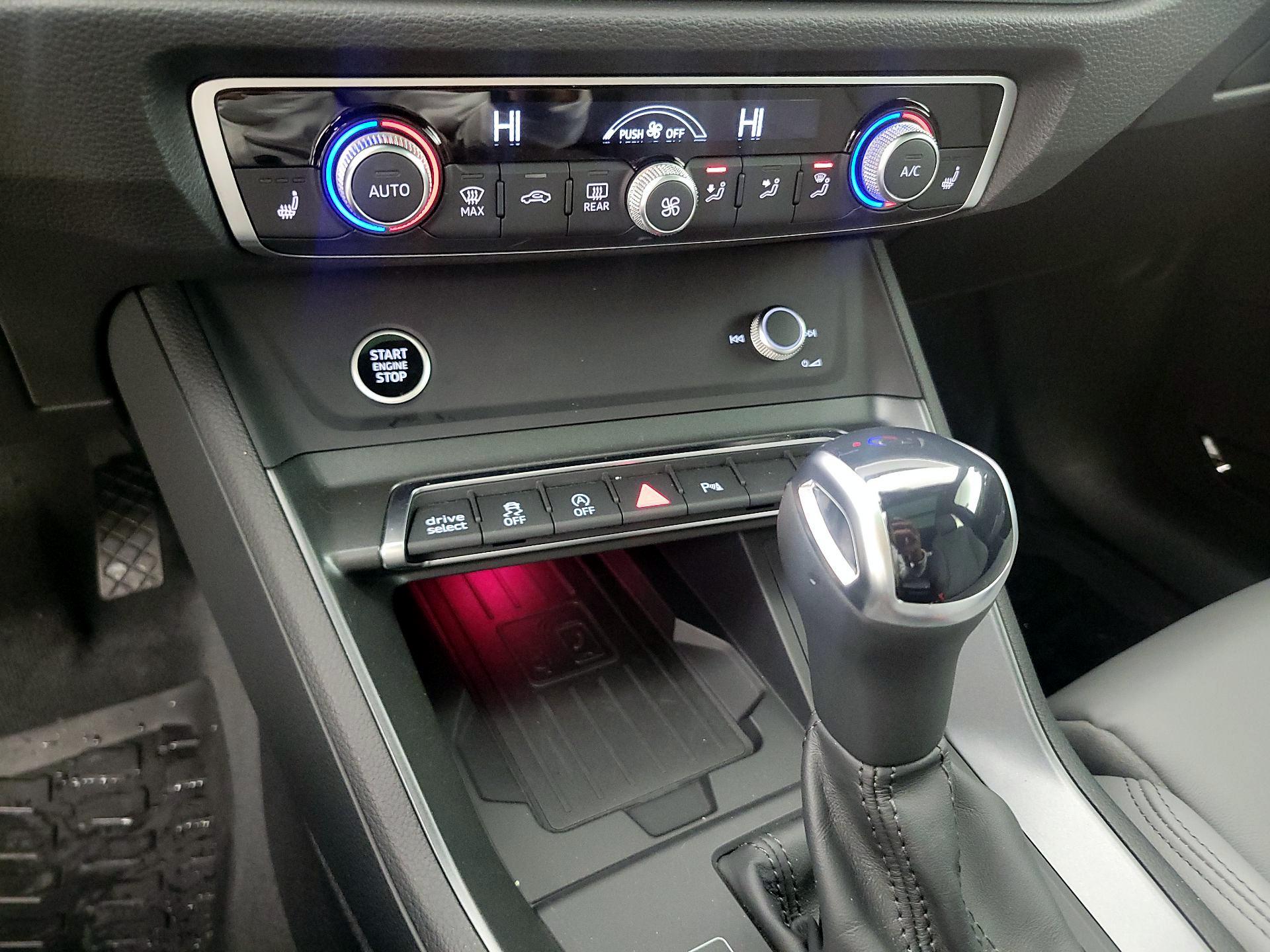 Thumbnail: 2024 Audi Q3 - 17