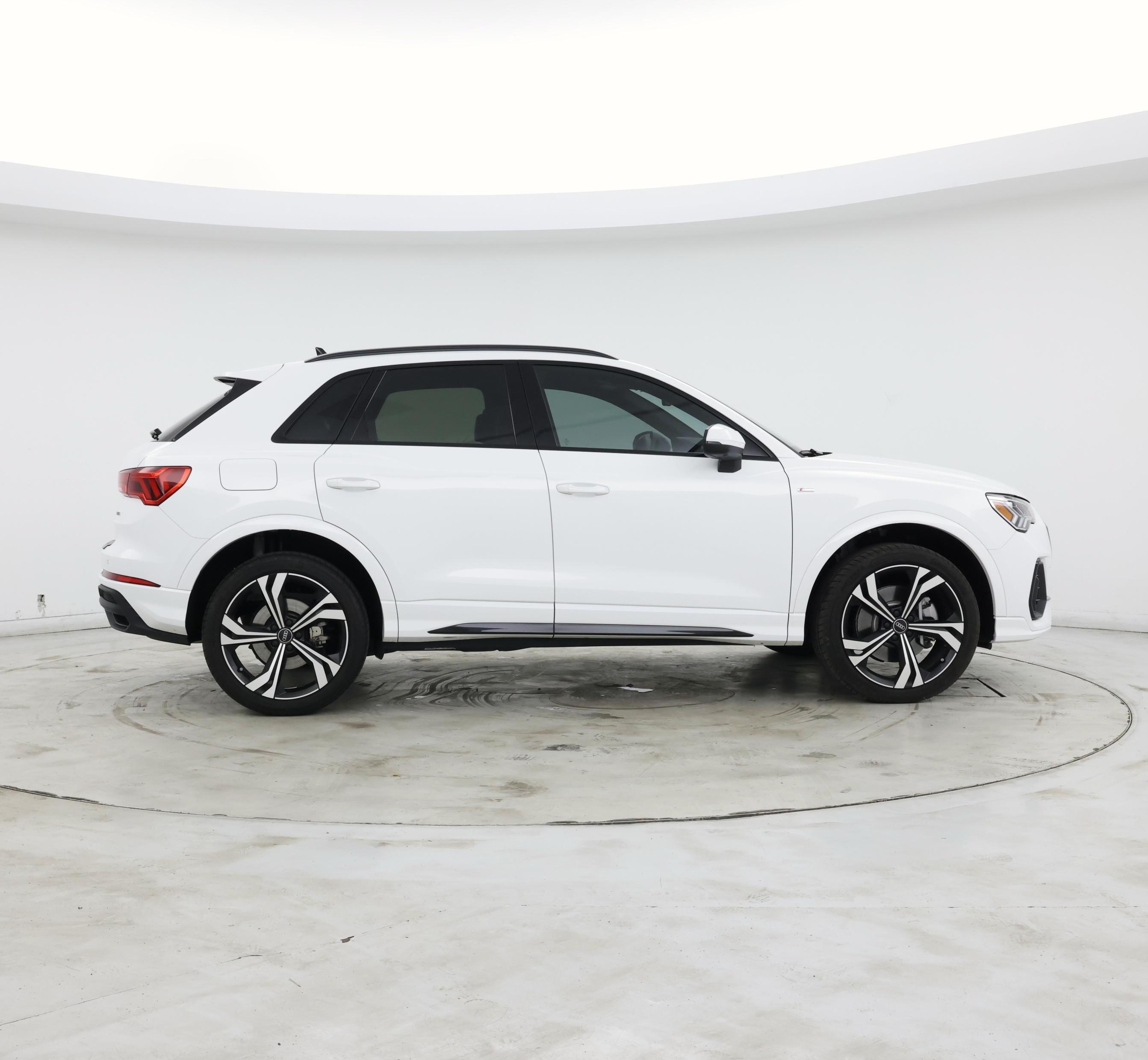 Thumbnail: 2024 Audi Q3 - 7