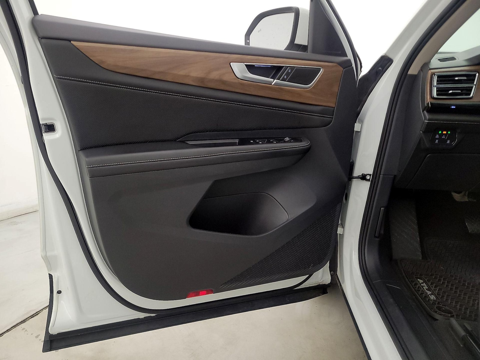 2024 Volkswagen Atlas SE - Photo 13