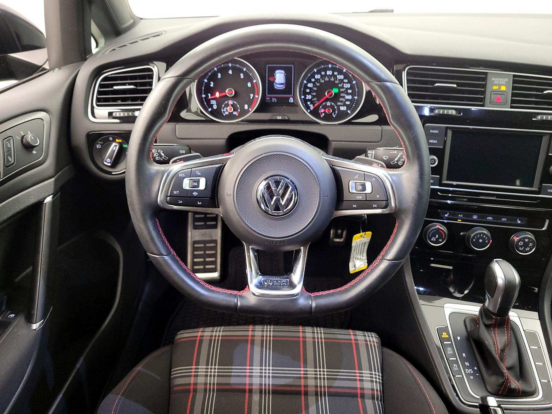 Thumbnail: 2020 Volkswagen Golf - 10