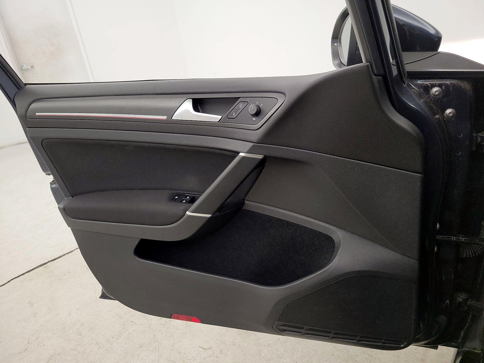 Thumbnail: 2020 Volkswagen Golf - 12