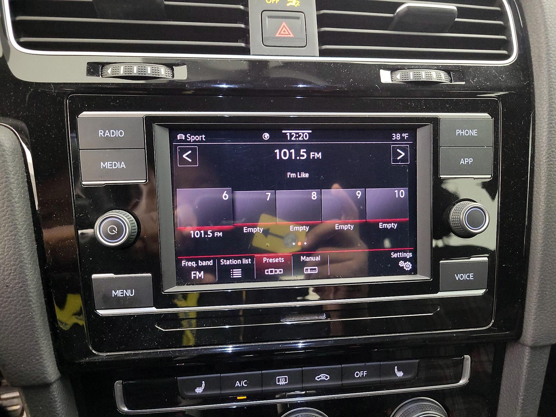 Thumbnail: 2020 Volkswagen Golf - 15