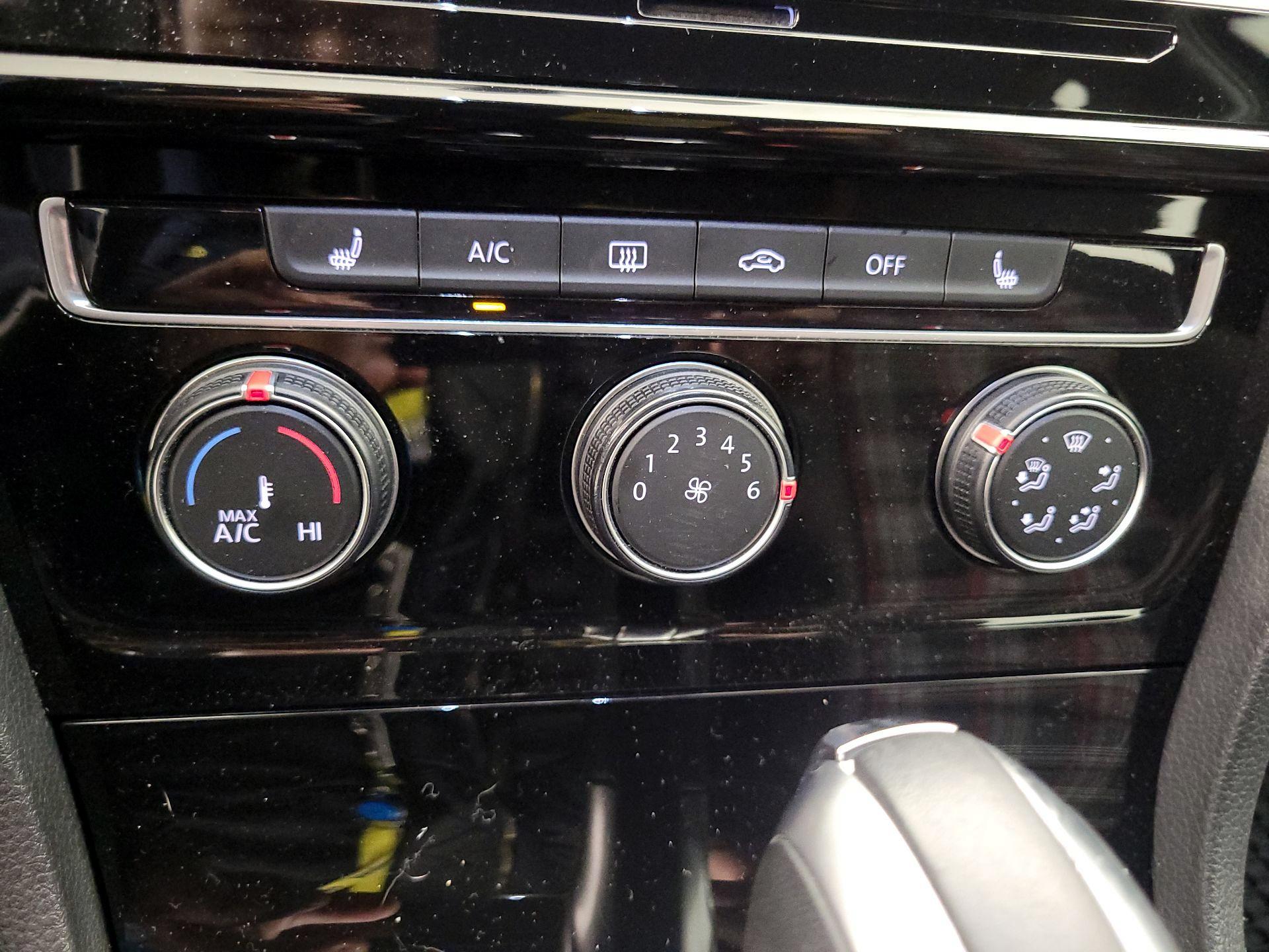 Thumbnail: 2020 Volkswagen Golf - 16