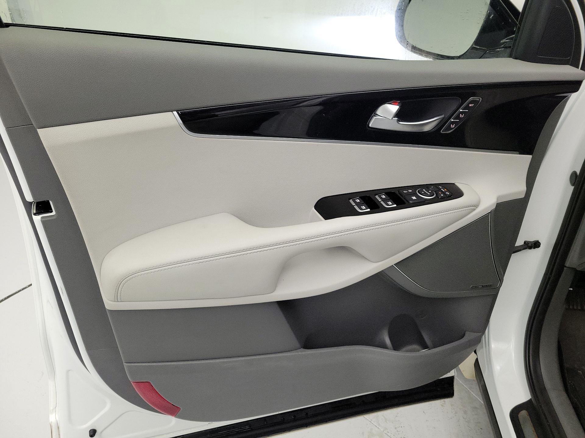 Thumbnail: 2019 Kia Sorento - 12