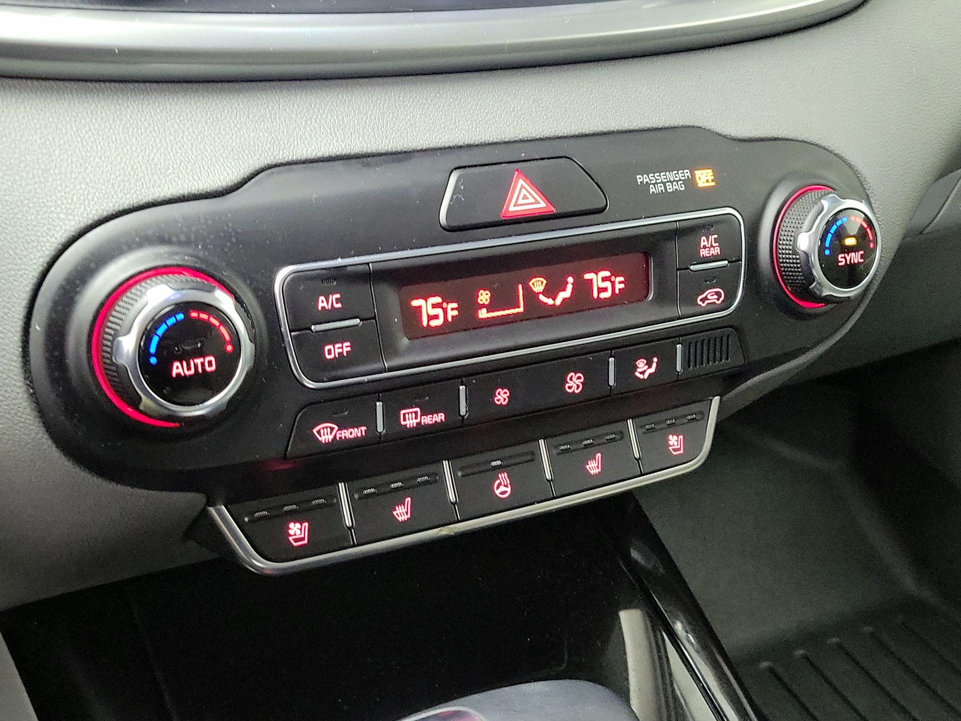 Thumbnail: 2019 Kia Sorento - 16