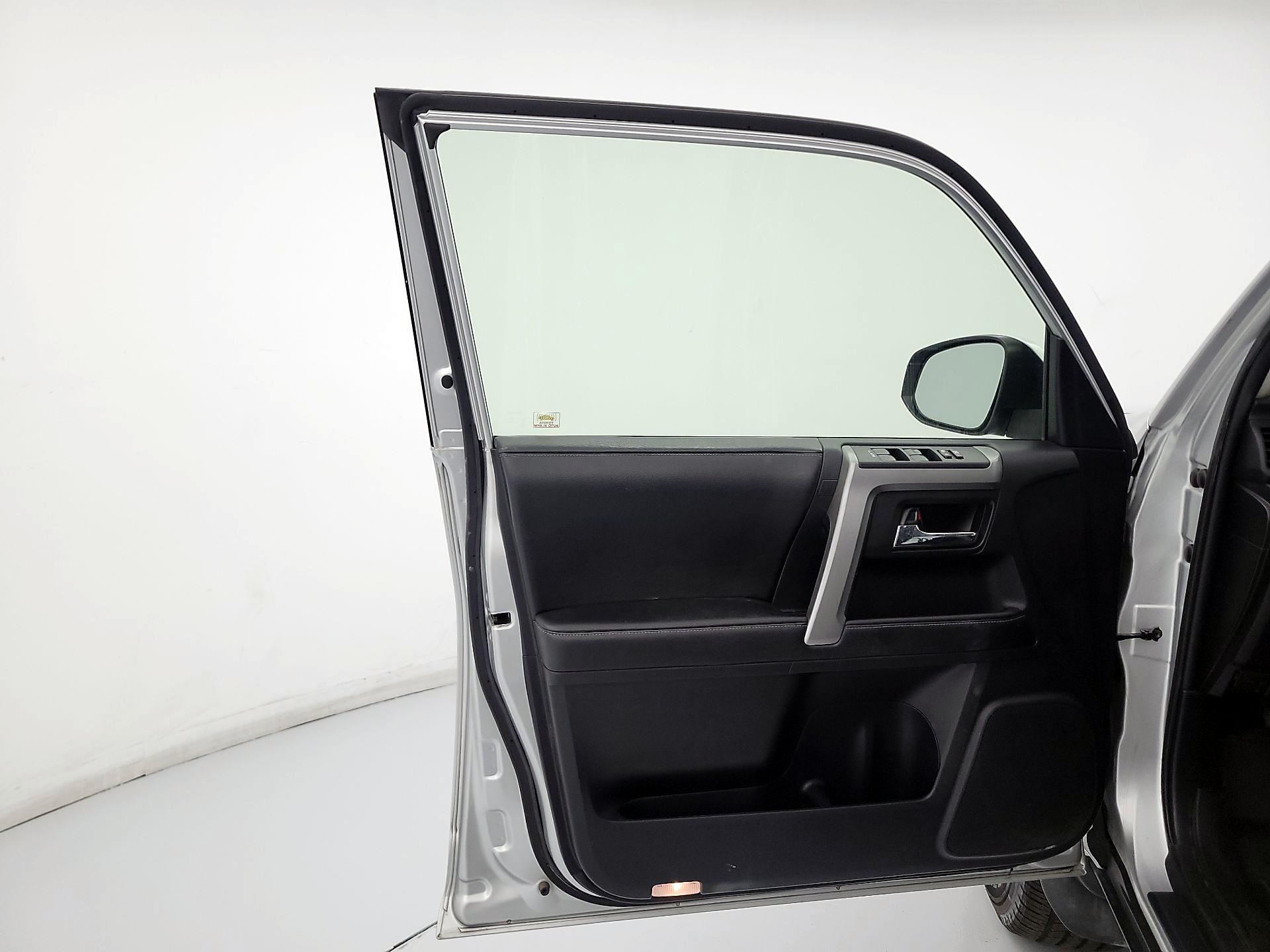 Thumbnail: 2014 Toyota 4Runner - 12