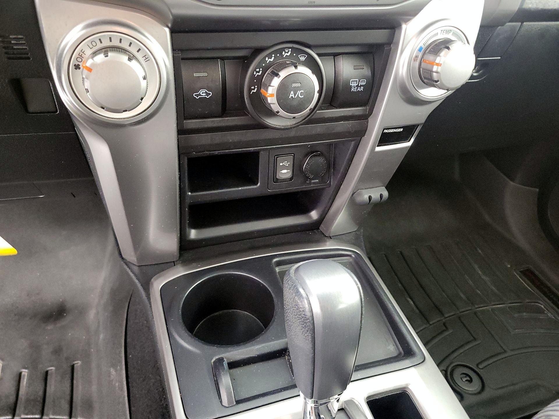 Thumbnail: 2014 Toyota 4Runner - 17