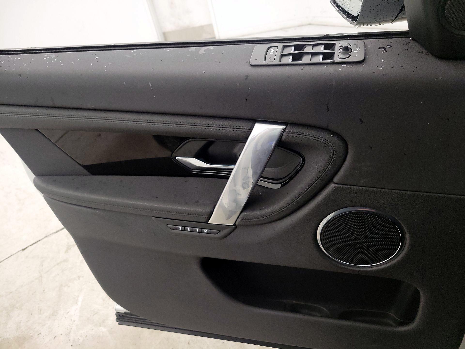 Thumbnail: 2021 Land Rover Discovery Sport - 12