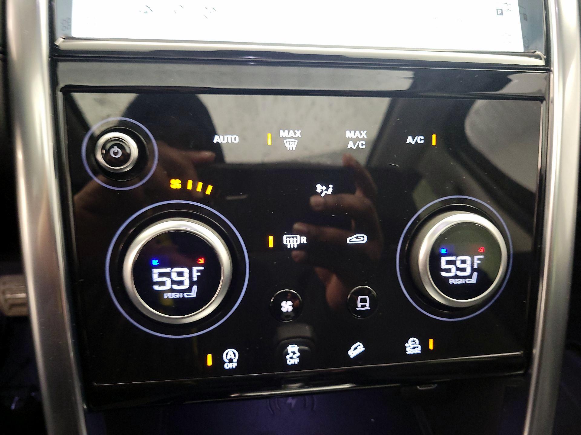 Thumbnail: 2021 Land Rover Discovery Sport - 15