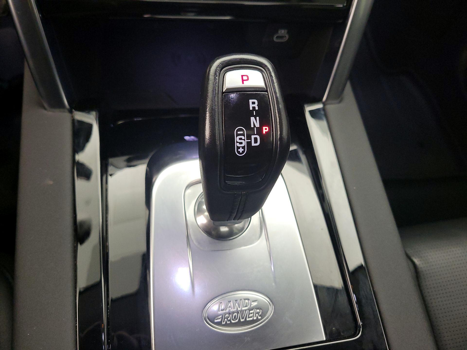 Thumbnail: 2021 Land Rover Discovery Sport - 16