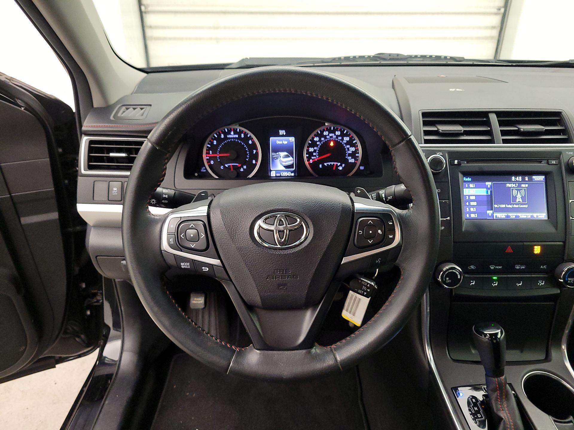 Thumbnail: 2015 Toyota Camry - 10