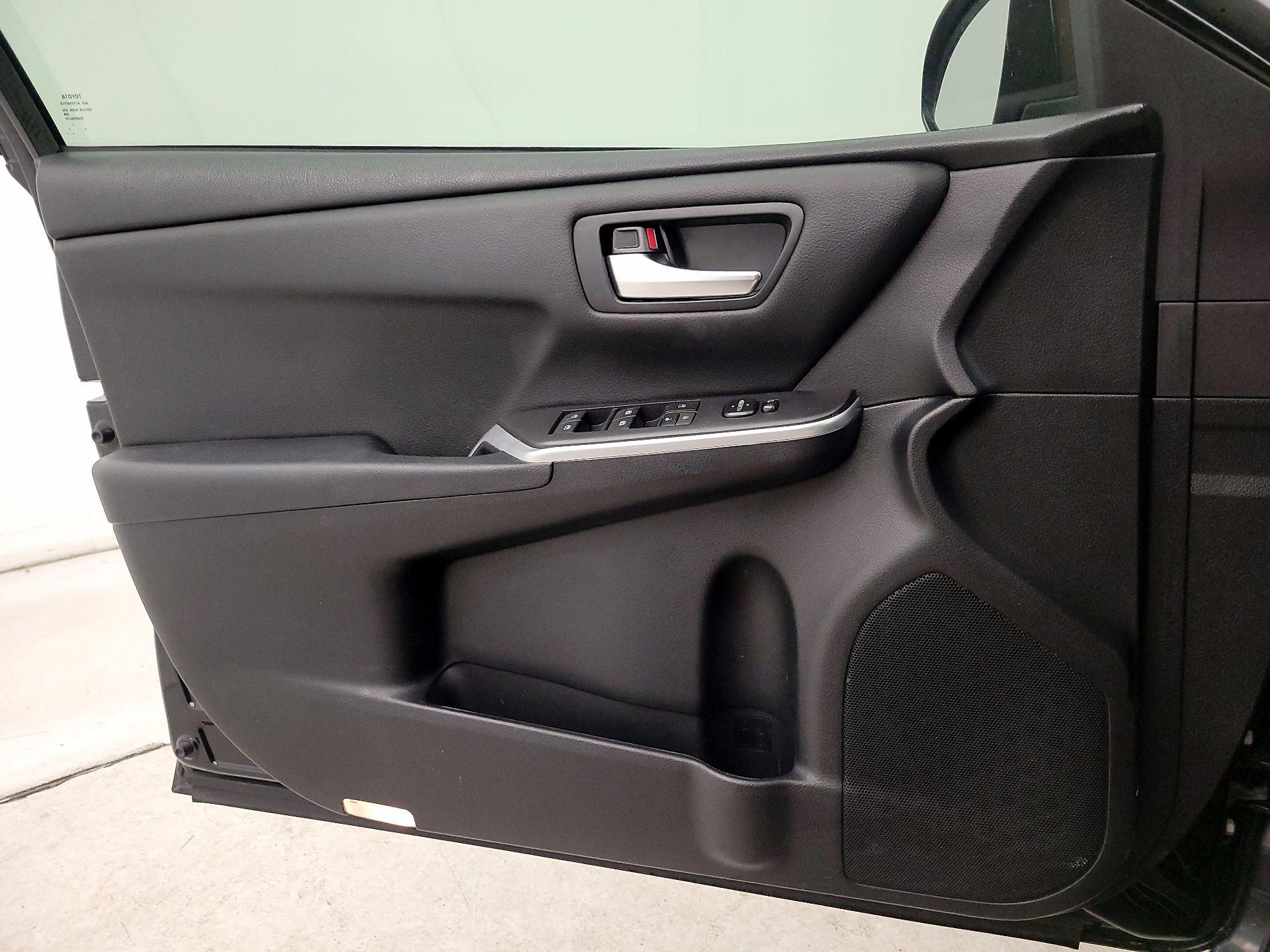 Thumbnail: 2015 Toyota Camry - 12