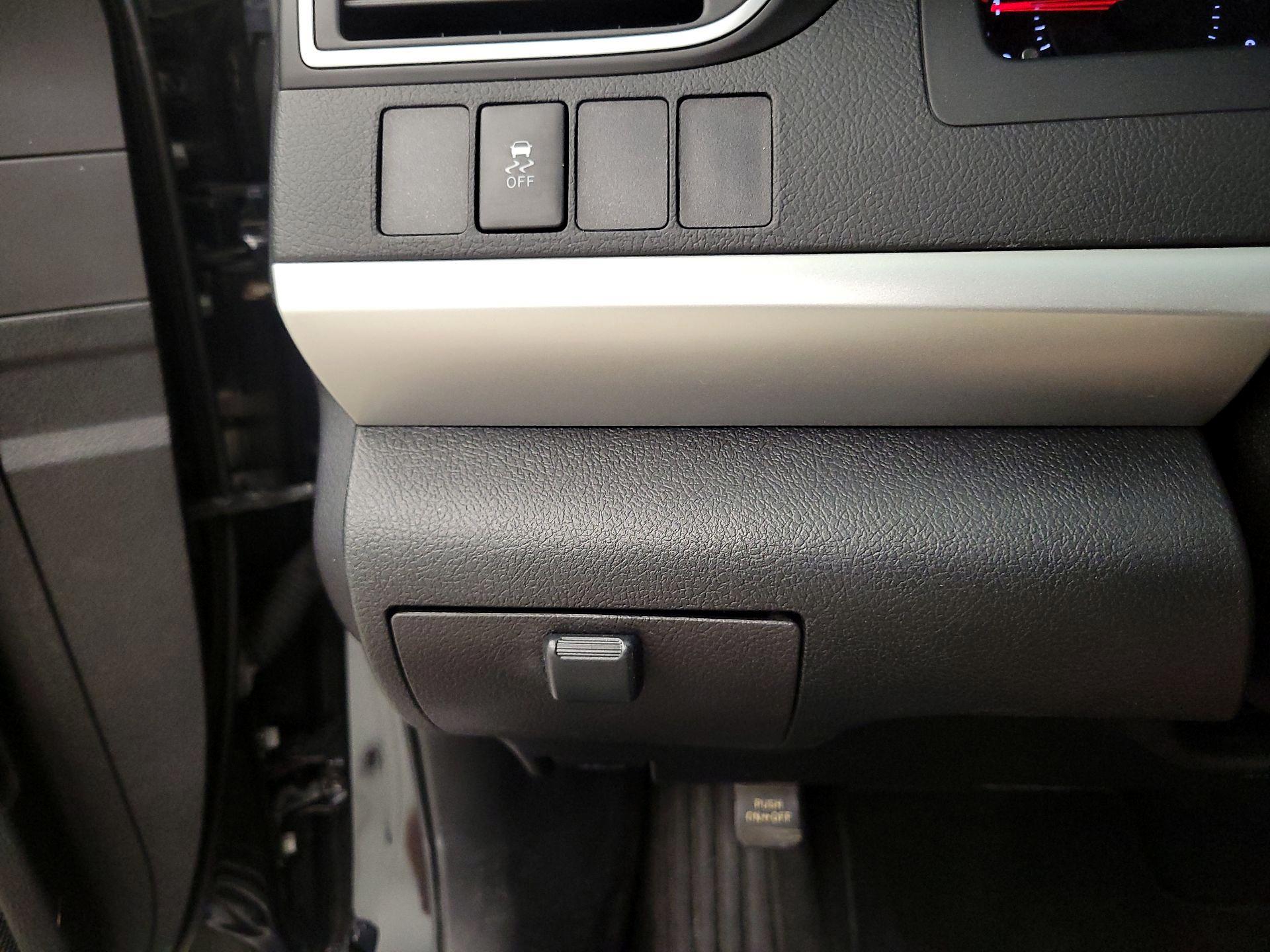 Thumbnail: 2015 Toyota Camry - 13