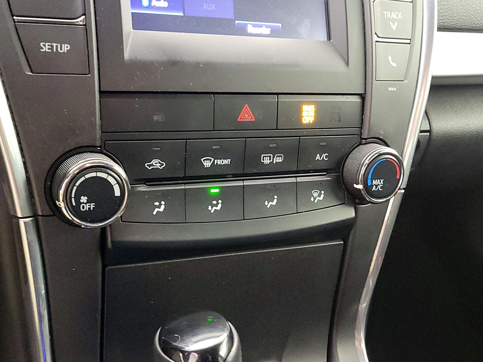 Thumbnail: 2015 Toyota Camry - 16