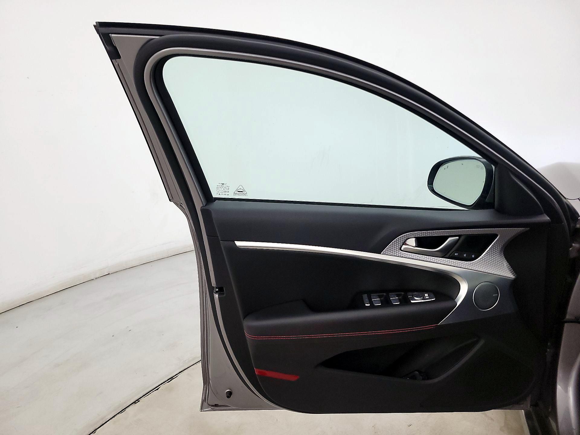 Thumbnail: 2023 Genesis G70 - 12