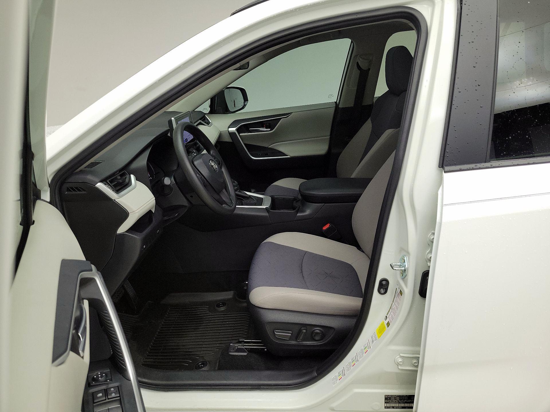 Thumbnail: 2024 Toyota RAV4 - 11