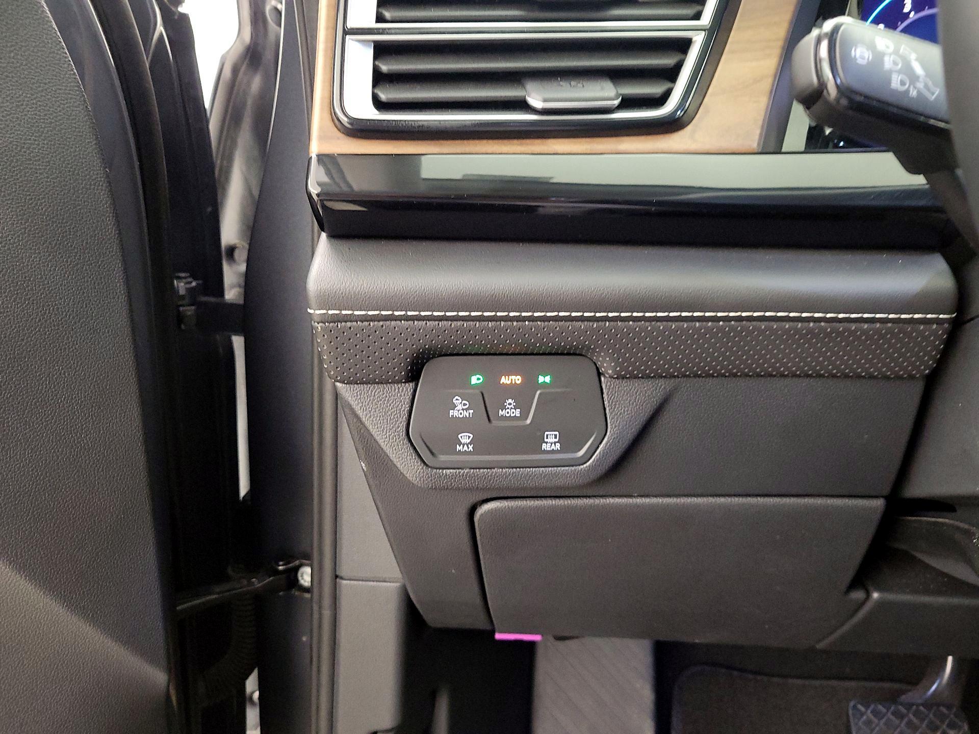 Thumbnail: 2025 Volkswagen Atlas - 13