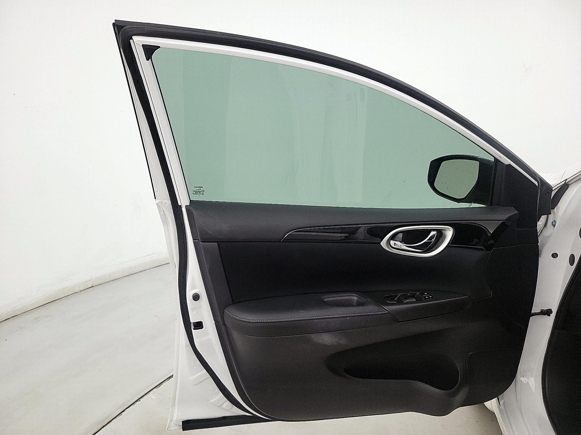 Thumbnail: 2017 Nissan Sentra - 12