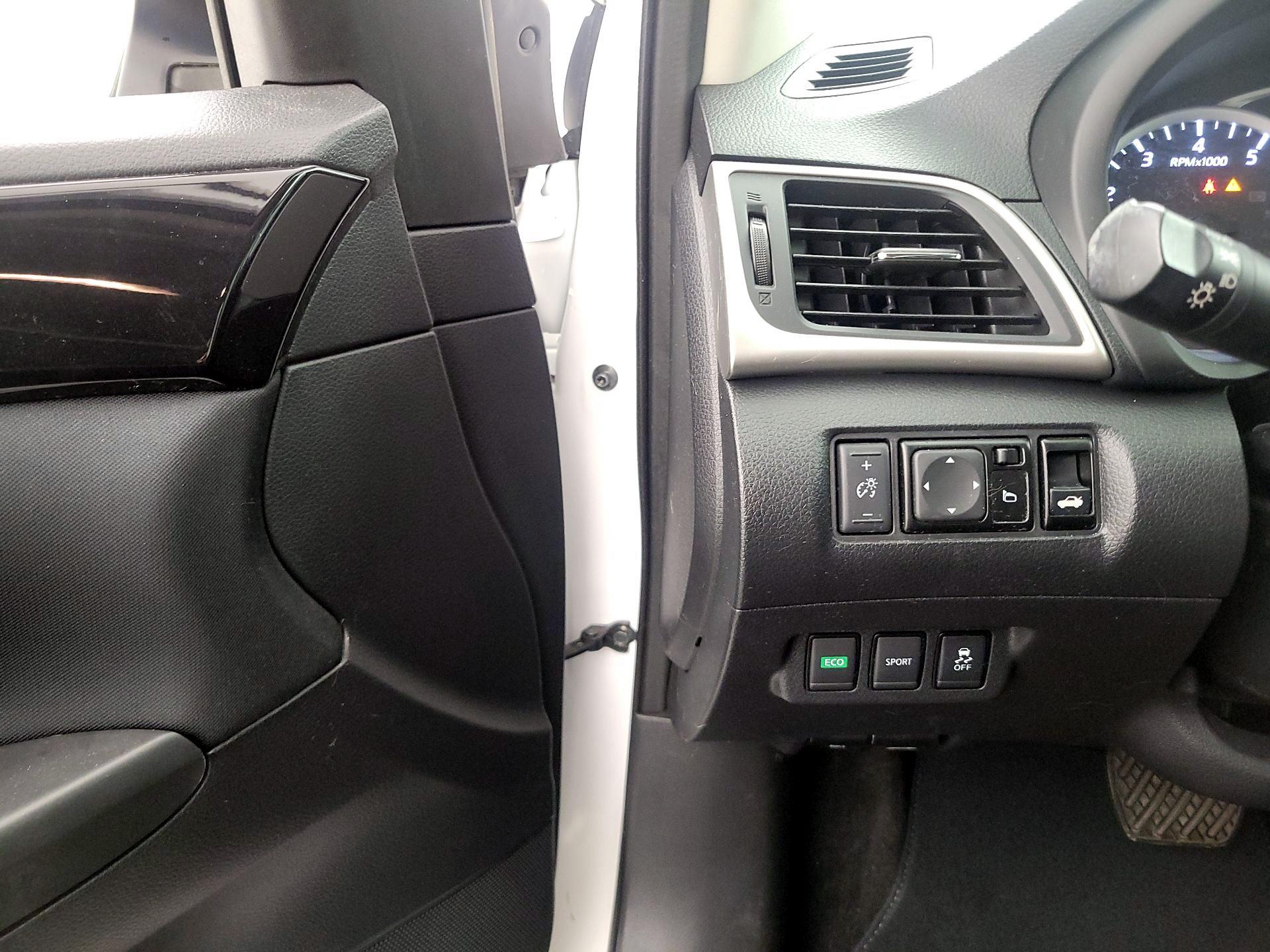 Thumbnail: 2017 Nissan Sentra - 13