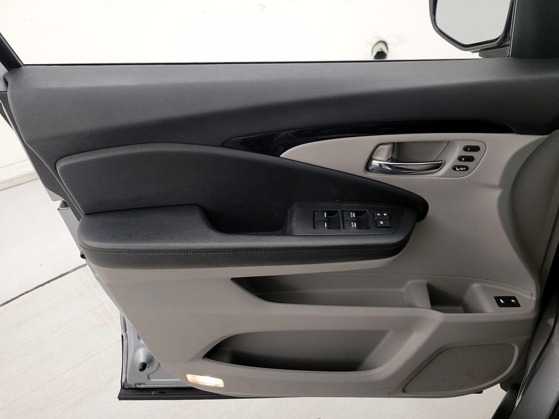 Thumbnail: 2020 Honda Pilot - 12