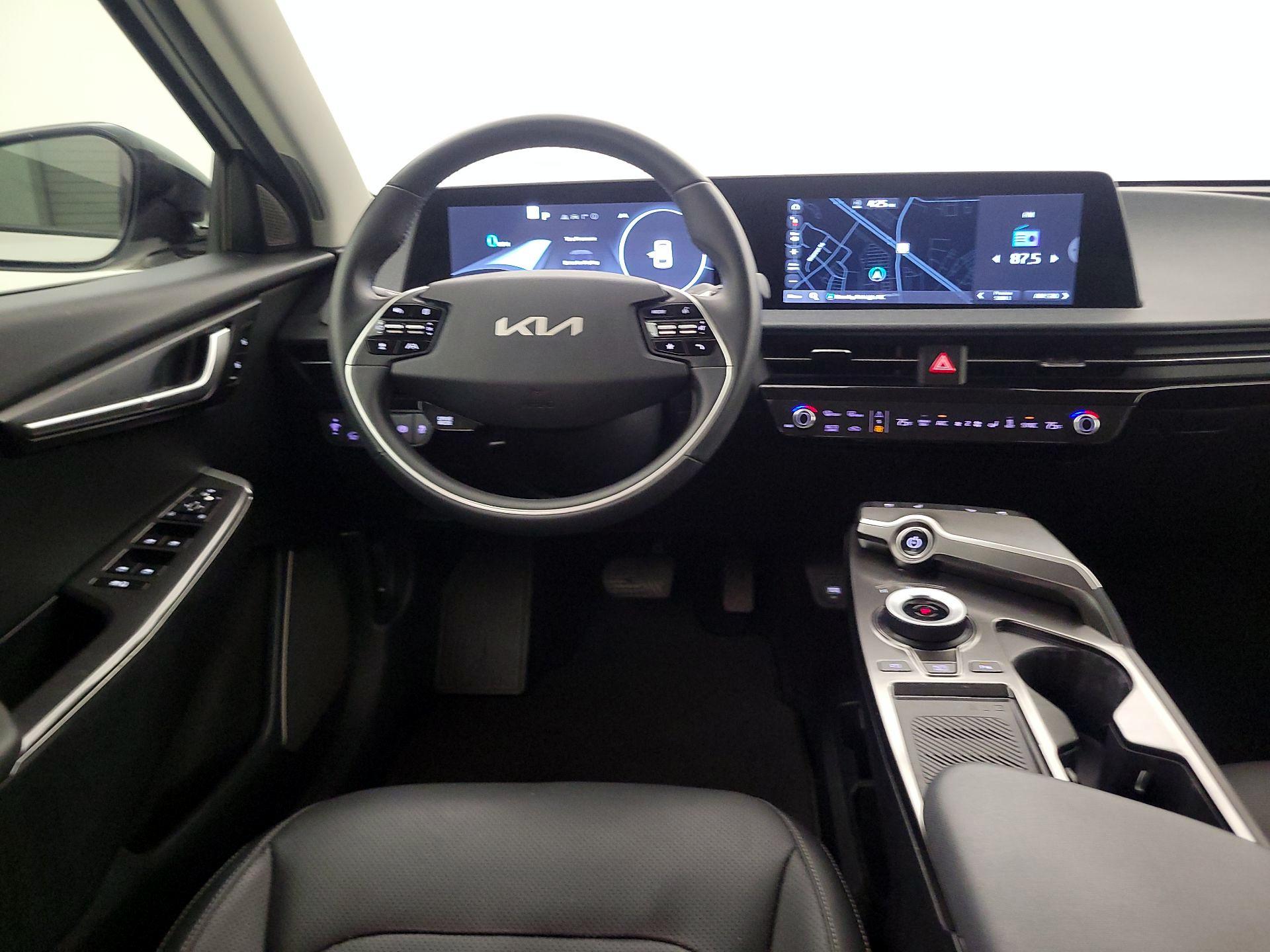 Thumbnail: 2022 Kia EV6 - 10