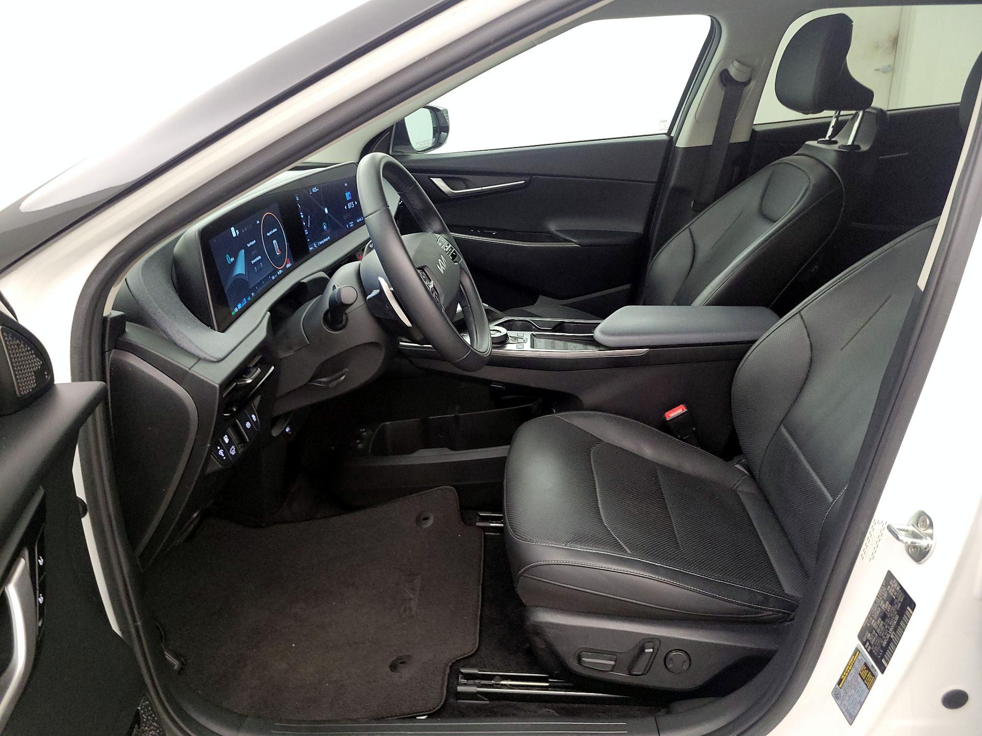 Thumbnail: 2022 Kia EV6 - 11