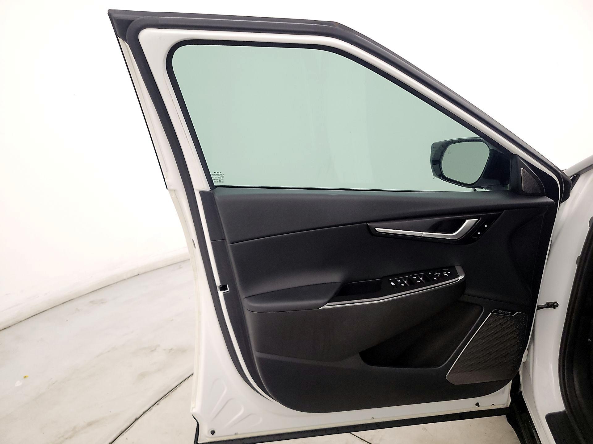 Thumbnail: 2022 Kia EV6 - 12