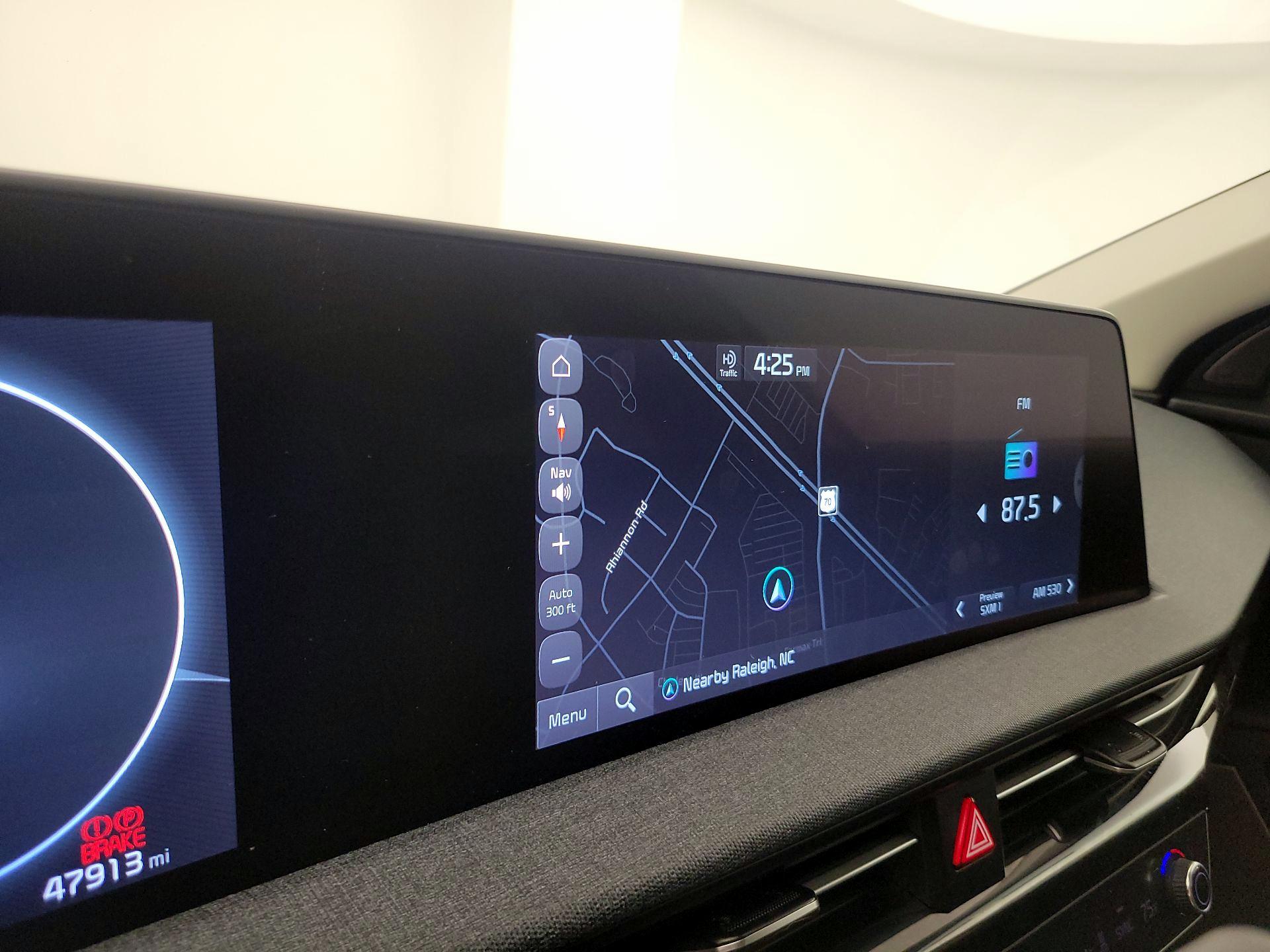 Thumbnail: 2022 Kia EV6 - 14