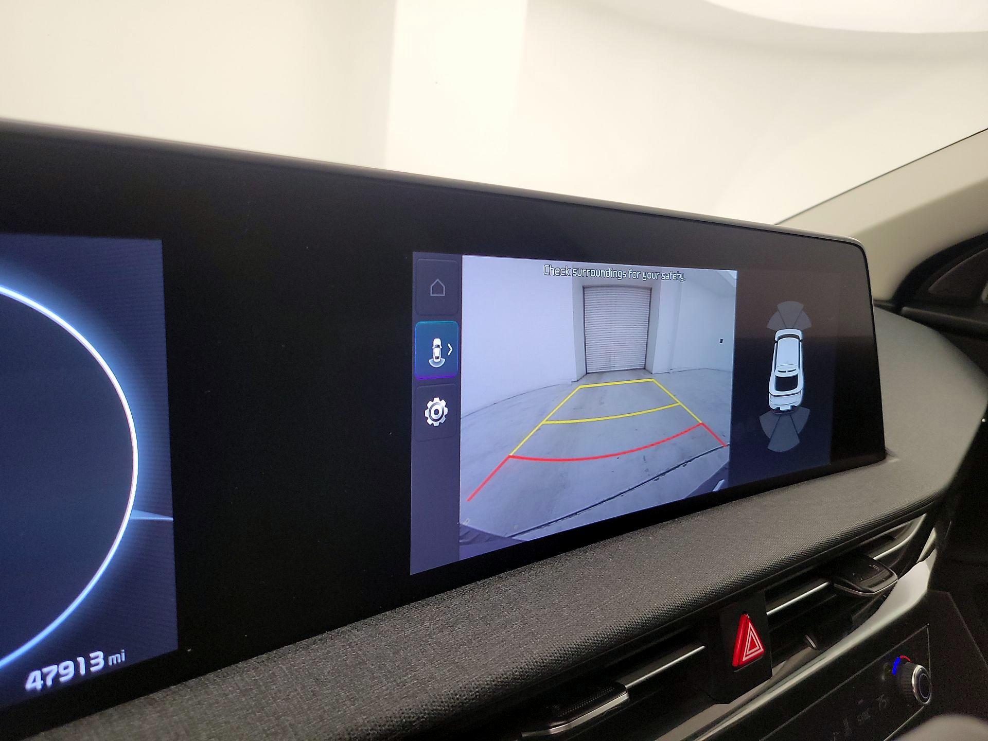 Thumbnail: 2022 Kia EV6 - 15