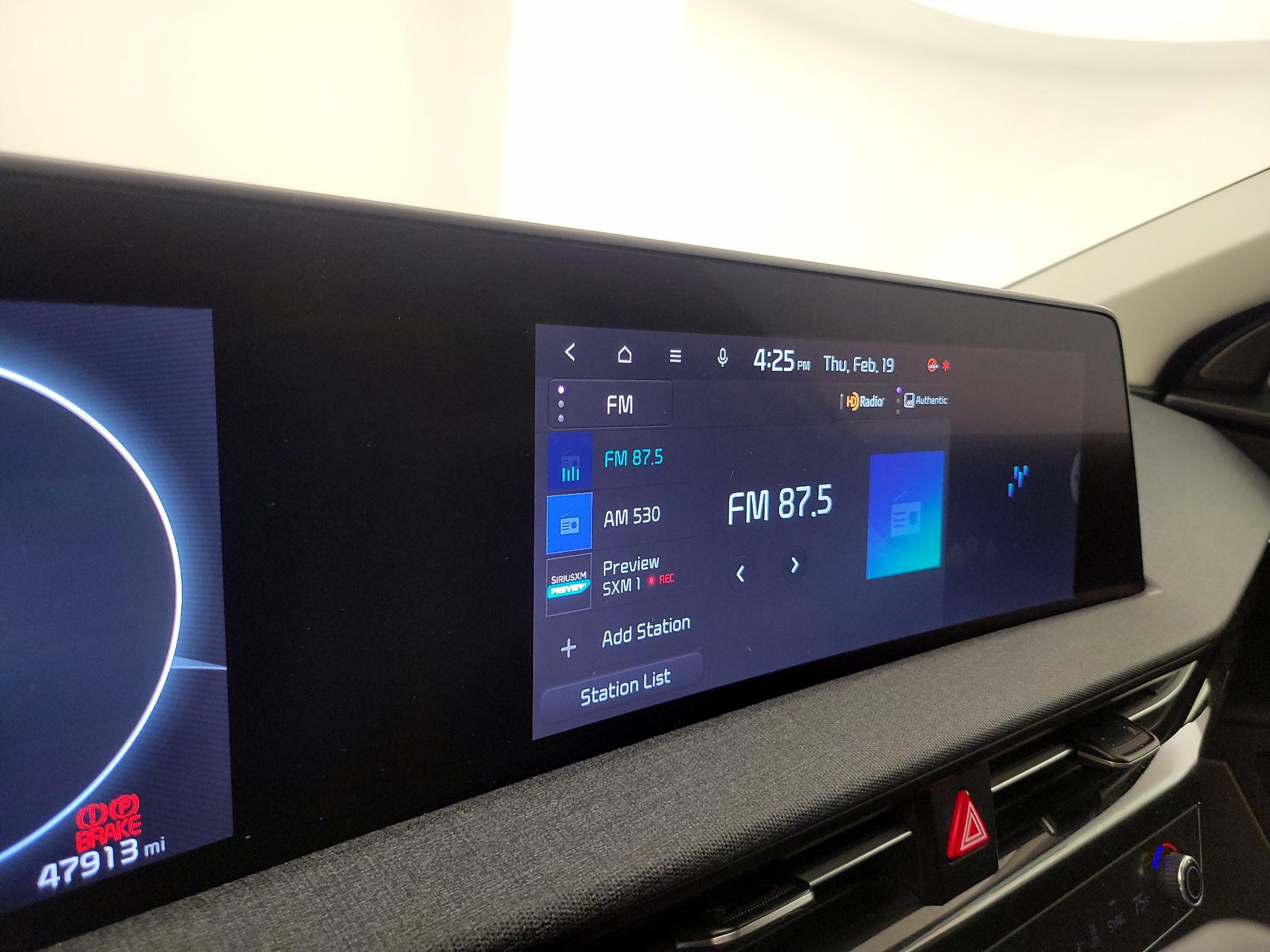 Thumbnail: 2022 Kia EV6 - 16