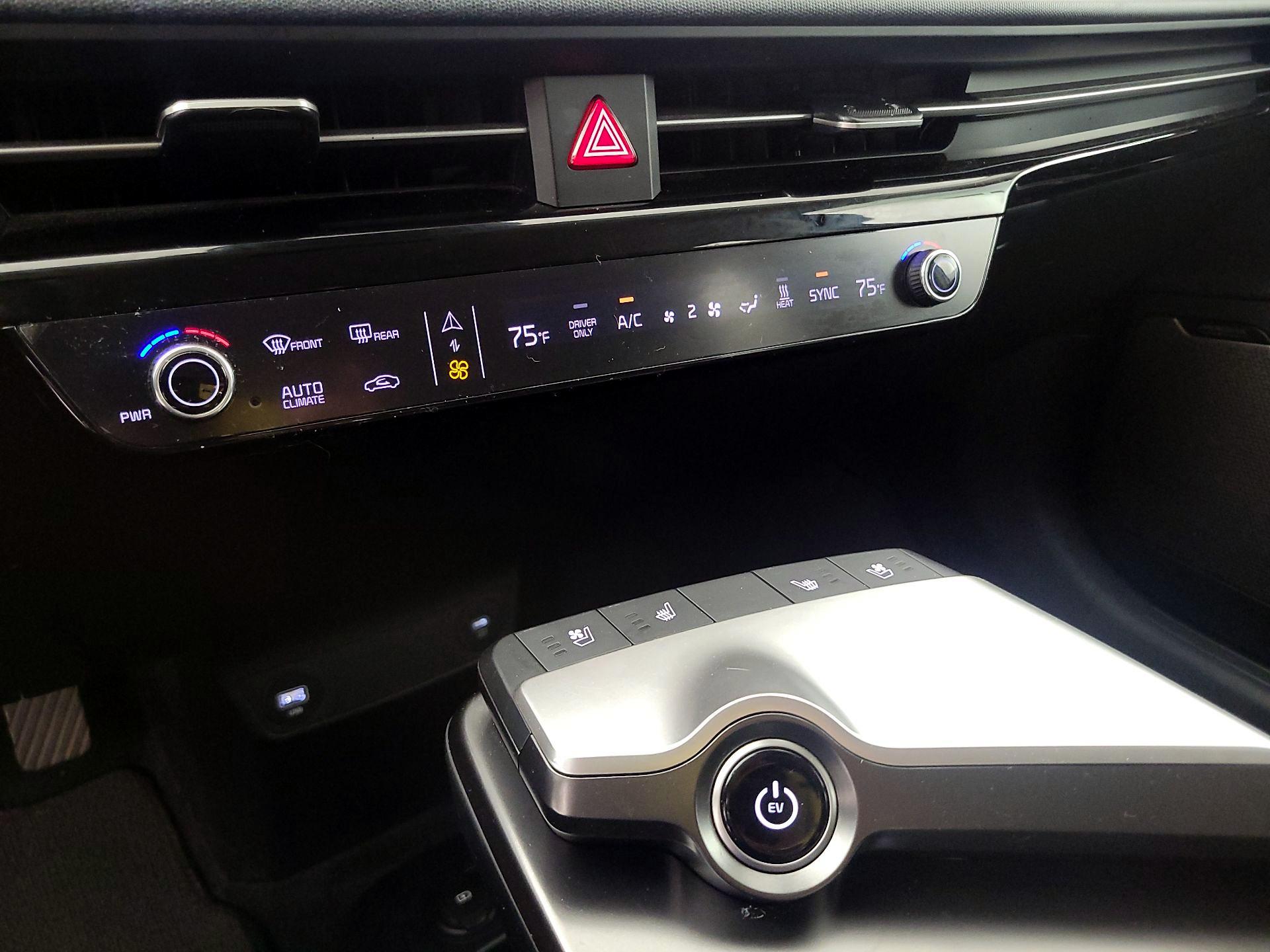 Thumbnail: 2022 Kia EV6 - 17