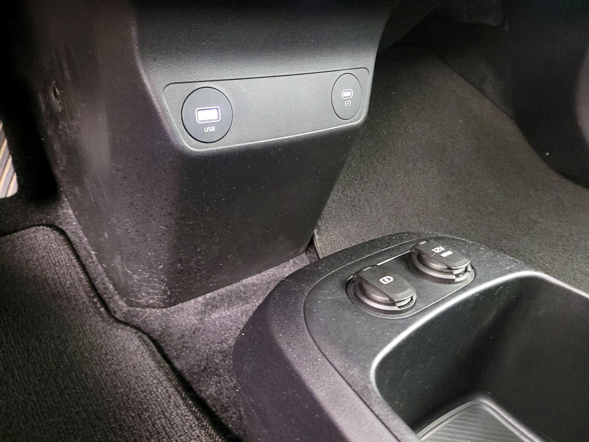 Thumbnail: 2022 Kia EV6 - 19