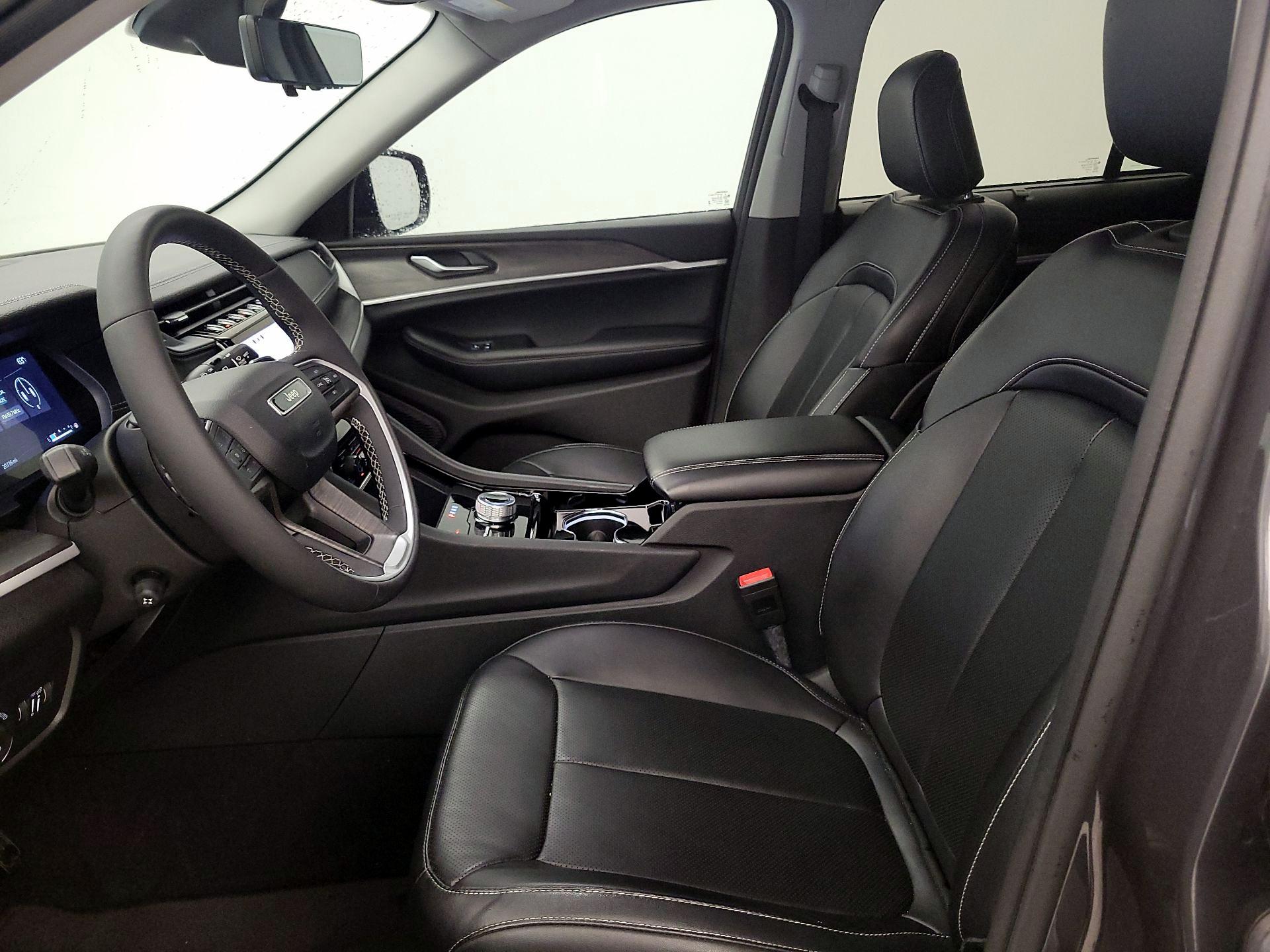 Thumbnail: 2023 Jeep Grand Cherokee - 11