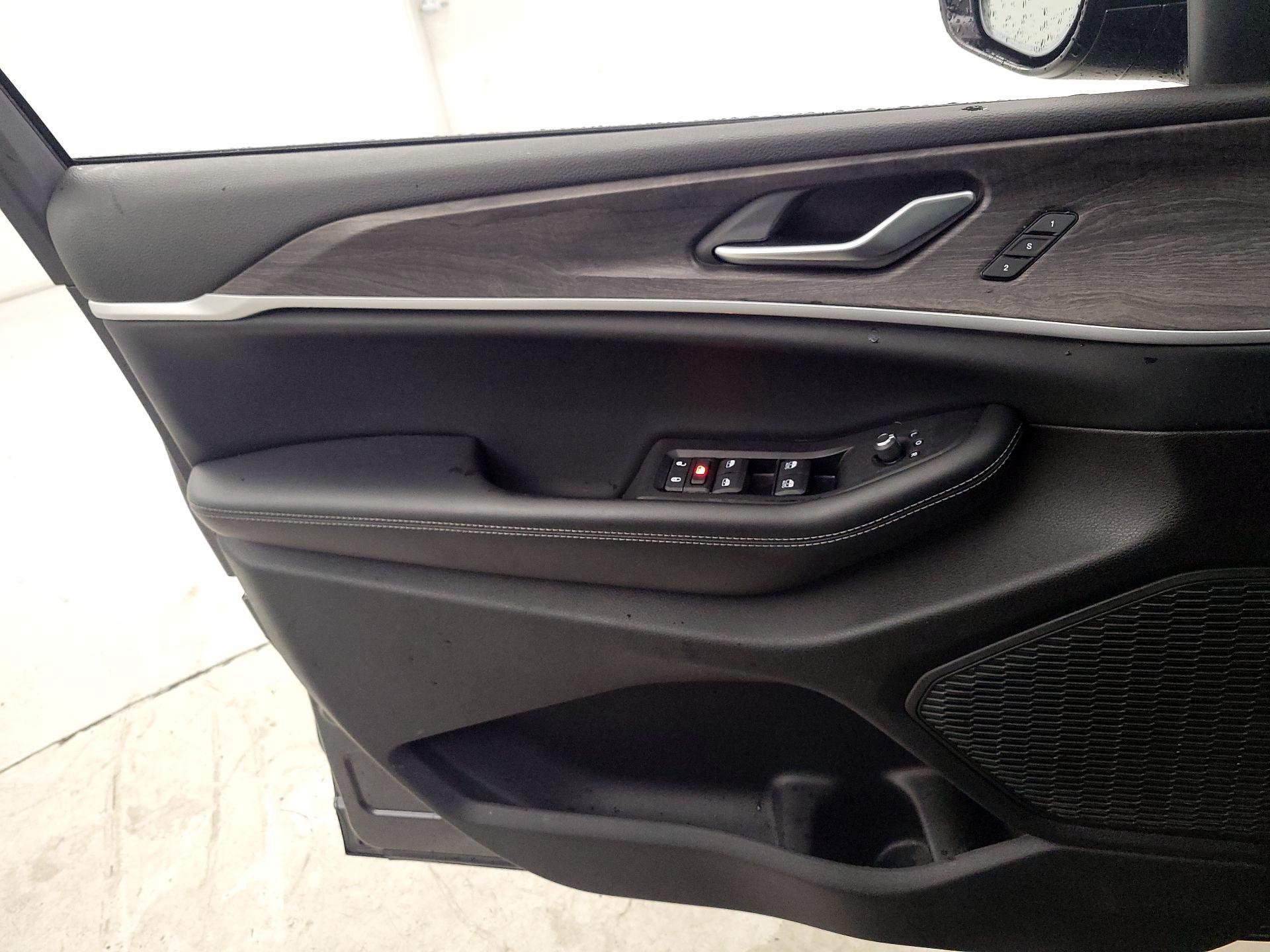 Thumbnail: 2023 Jeep Grand Cherokee - 12