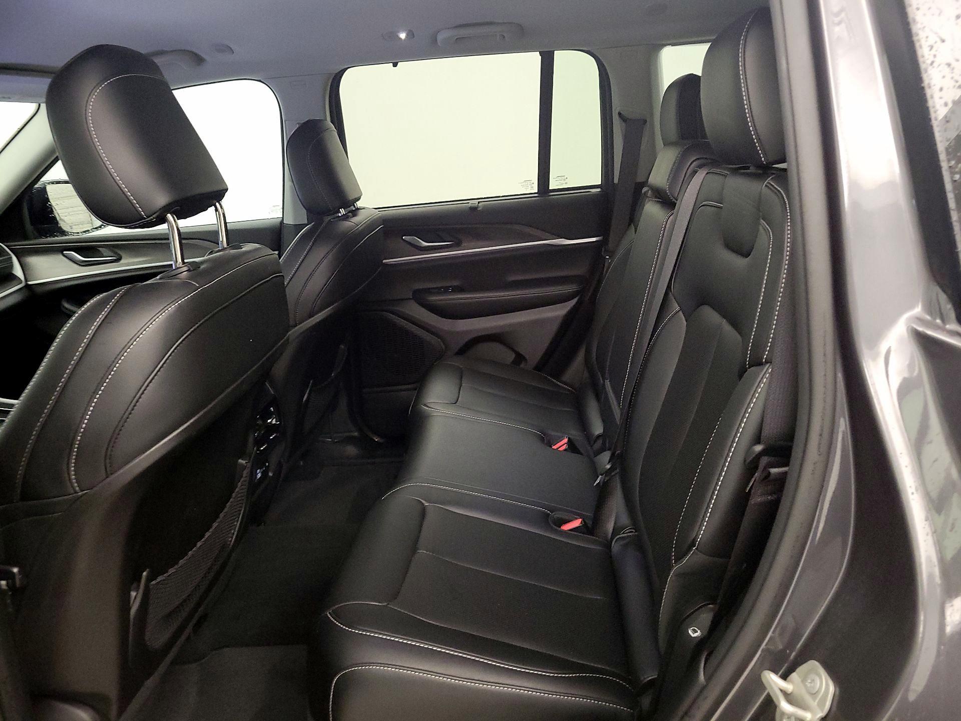 Thumbnail: 2023 Jeep Grand Cherokee - 20