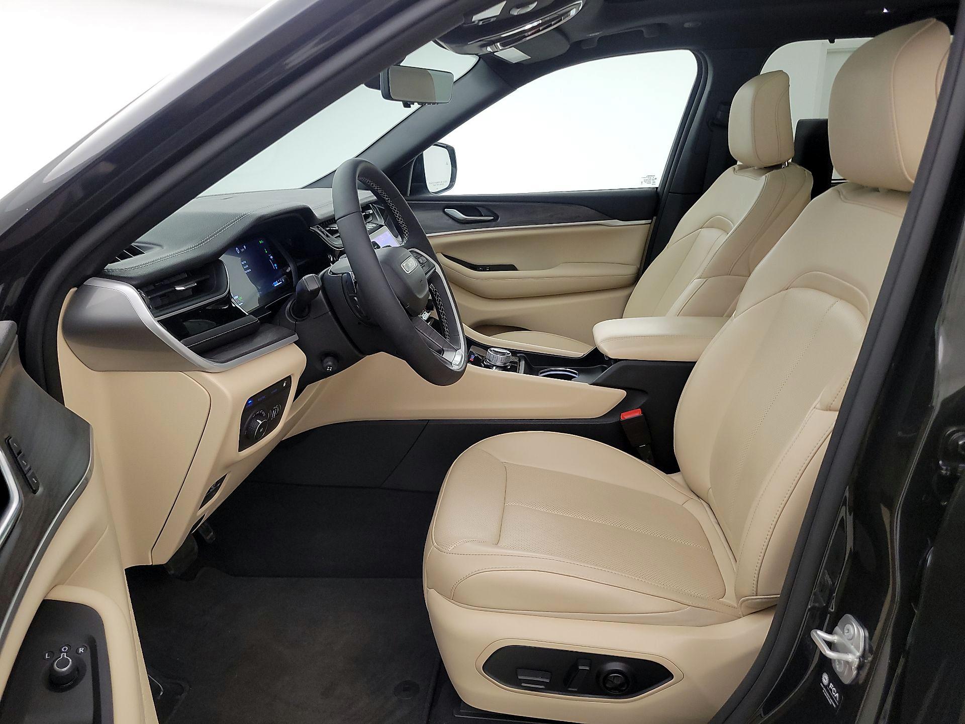 Thumbnail: 2024 Jeep Grand Cherokee - 11