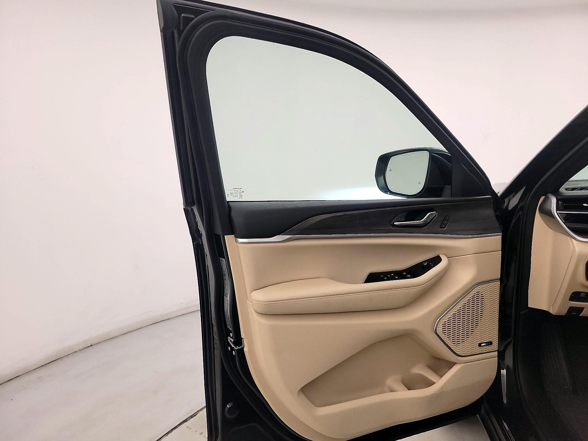 Thumbnail: 2024 Jeep Grand Cherokee - 12