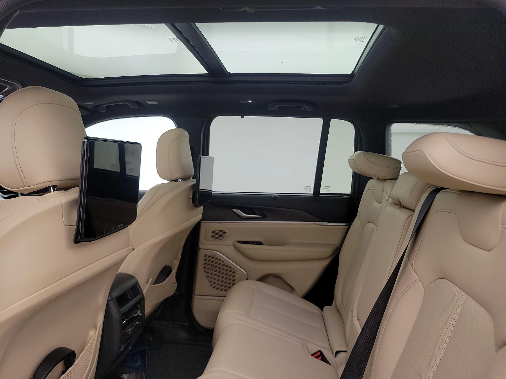 Thumbnail: 2024 Jeep Grand Cherokee - 20