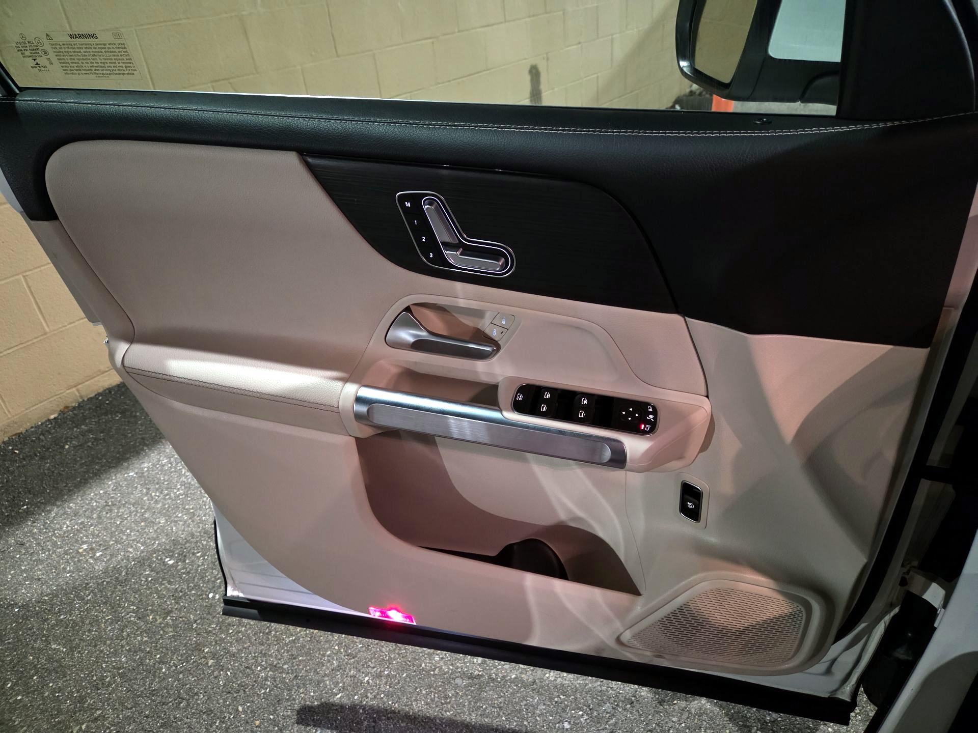 Thumbnail: 2022 Mercedes-Benz GLB - 10