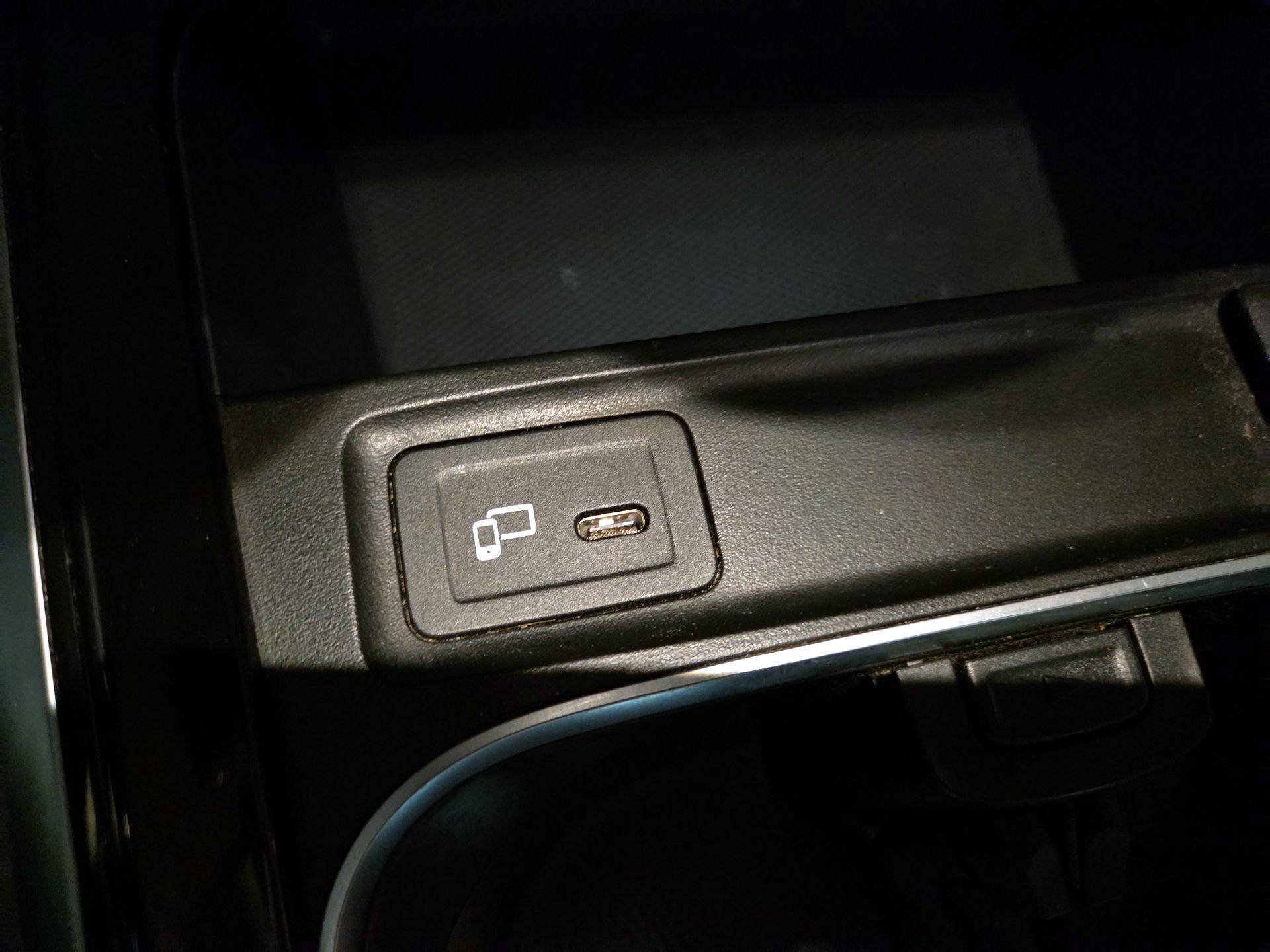 Thumbnail: 2022 Mercedes-Benz GLB - 16