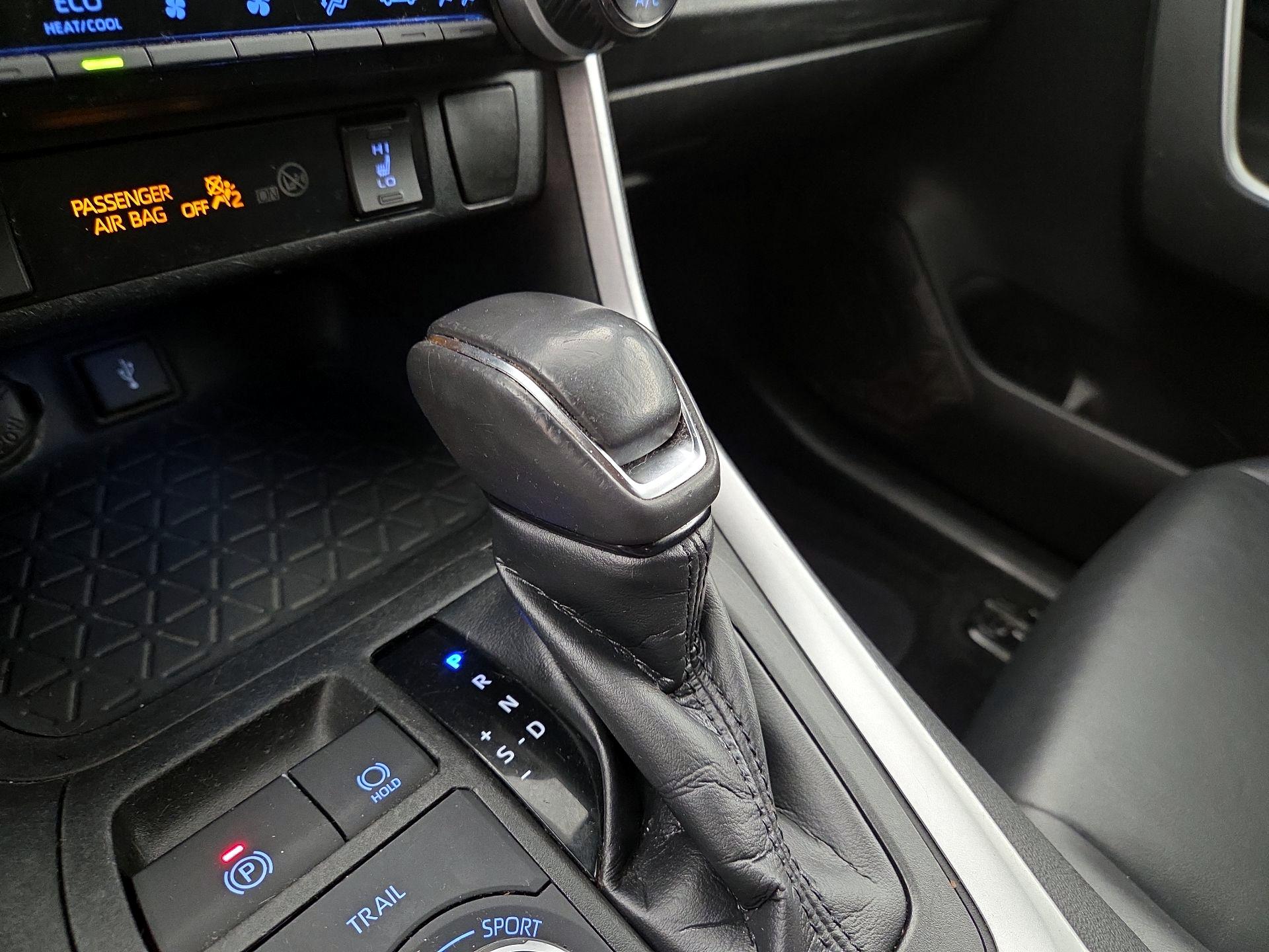 Thumbnail: 2020 Toyota RAV4 - 17