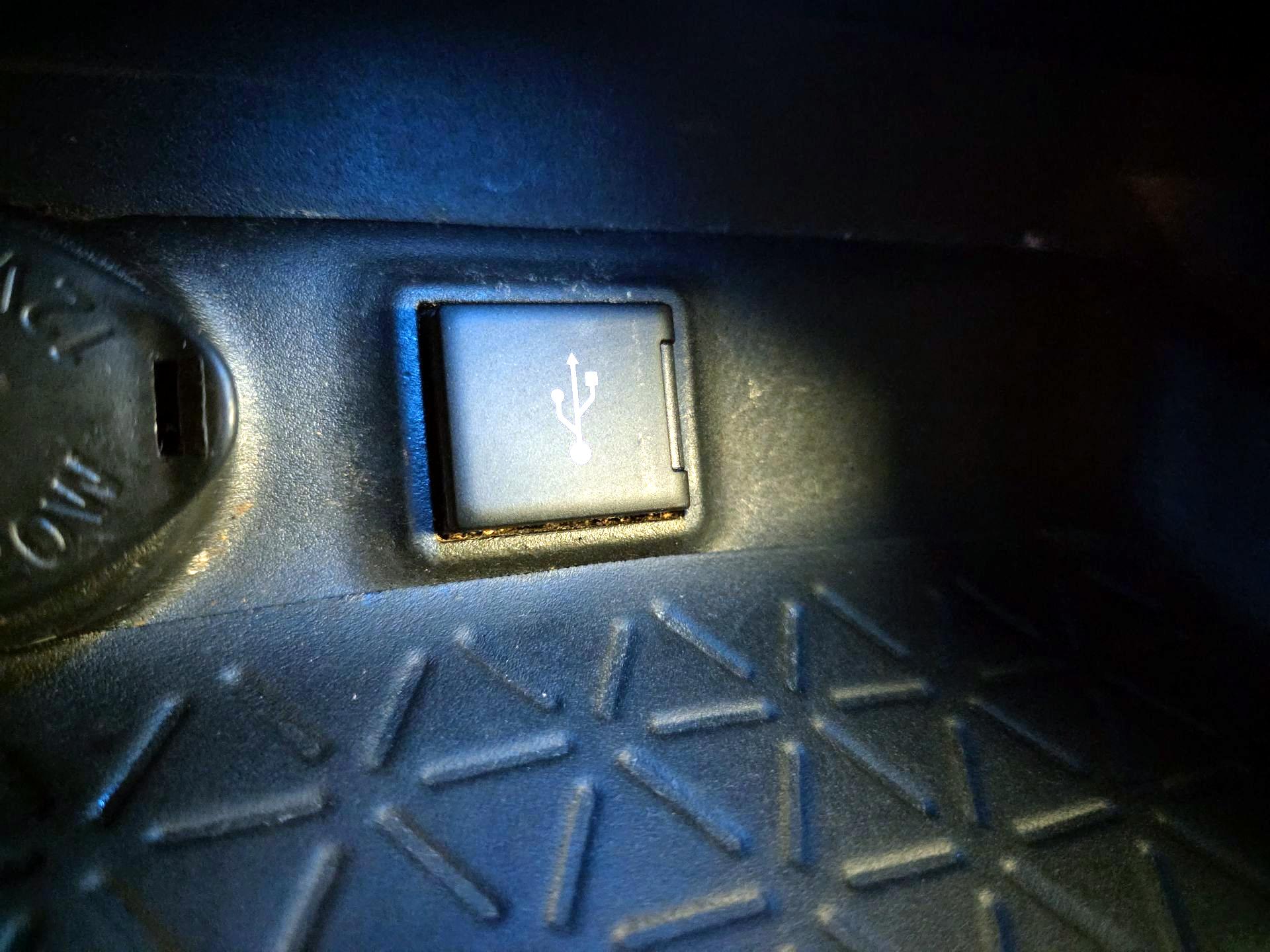 Thumbnail: 2020 Toyota RAV4 - 18