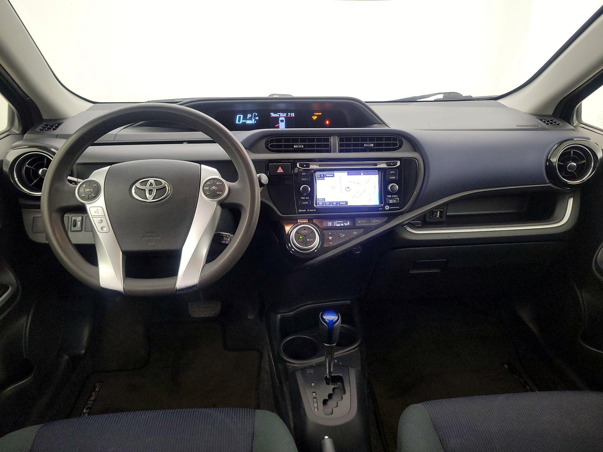 Thumbnail: 2016 Toyota Prius c - 9