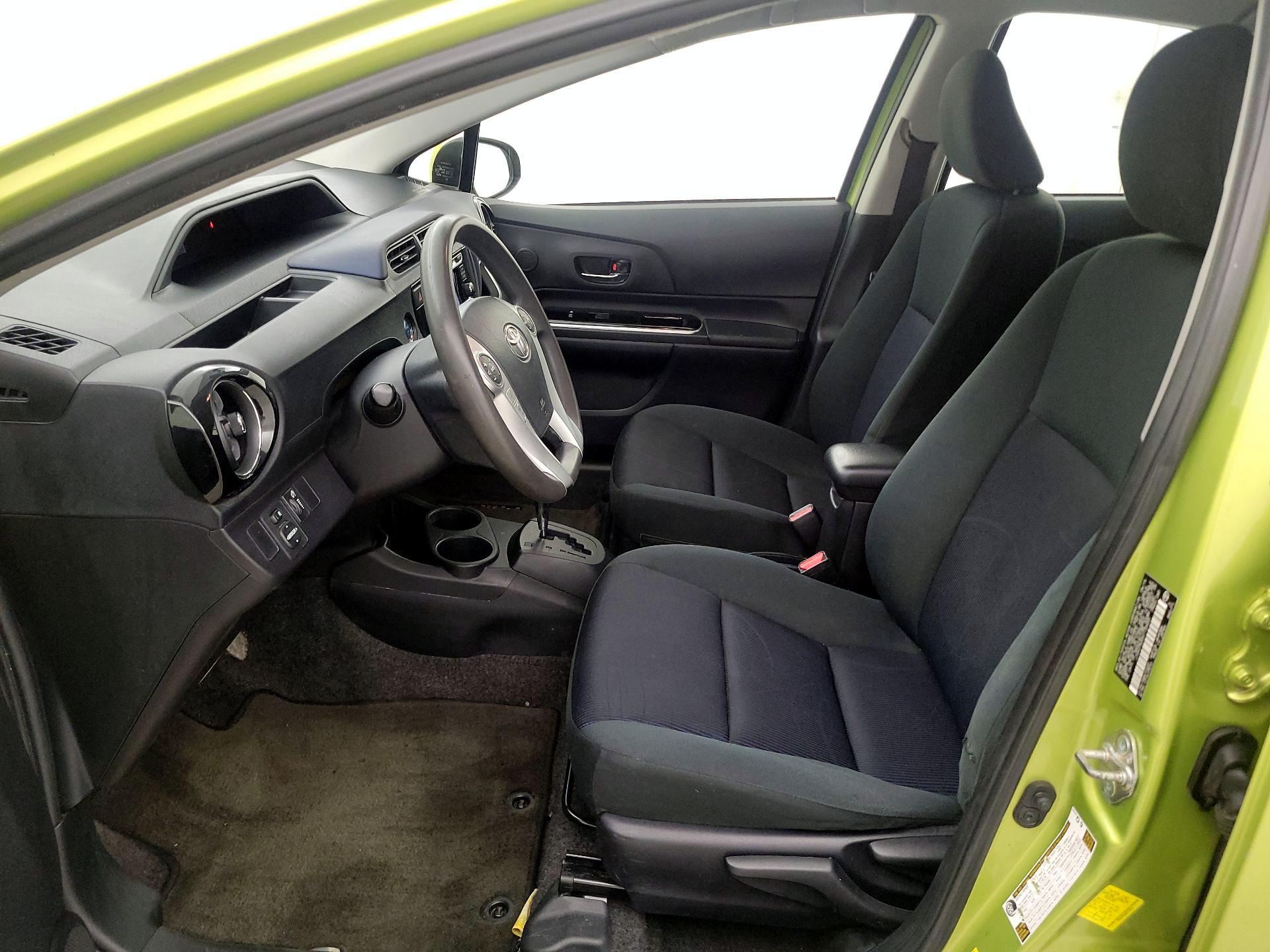 Thumbnail: 2016 Toyota Prius c - 11