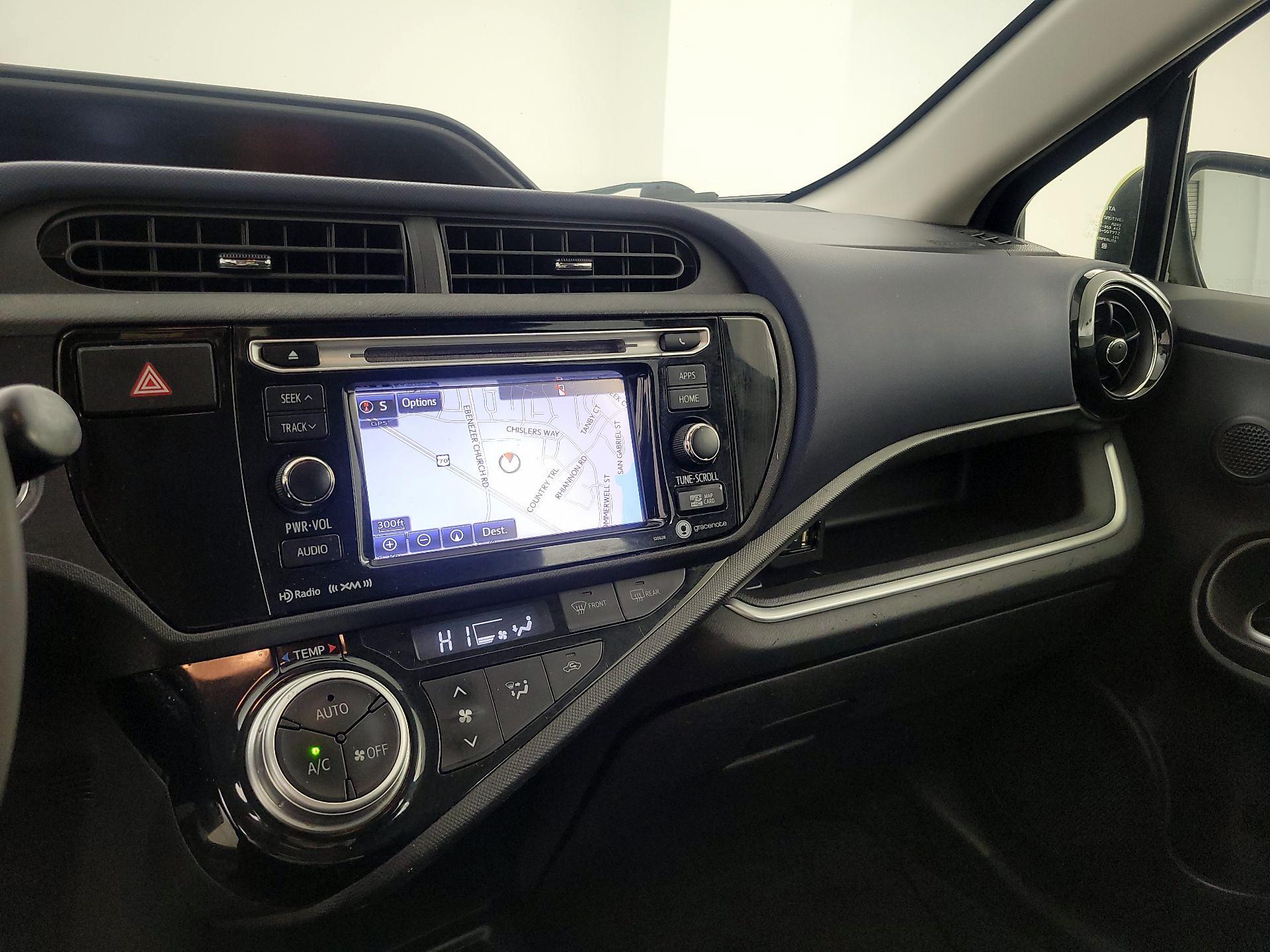 Thumbnail: 2016 Toyota Prius c - 14