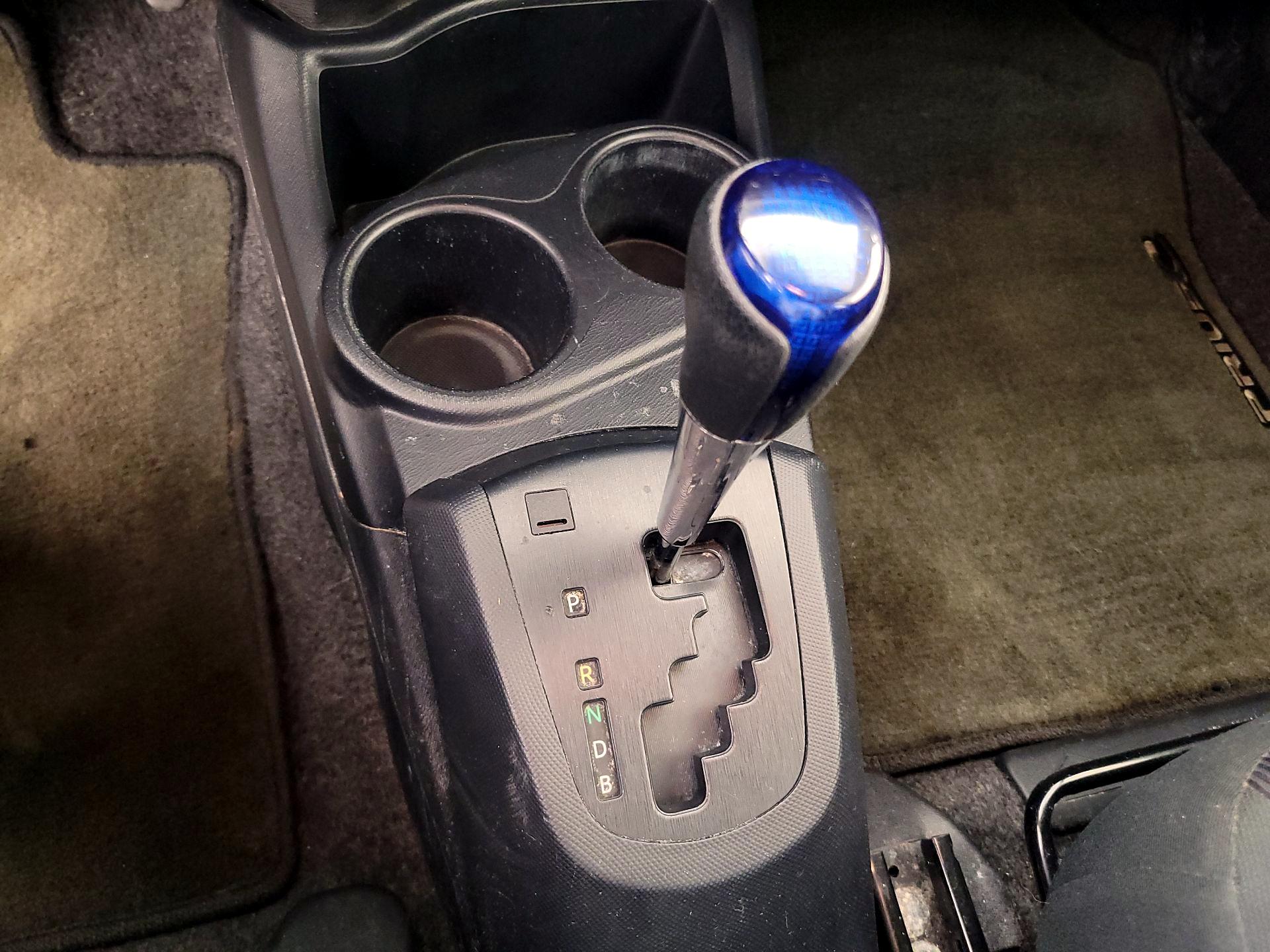 Thumbnail: 2016 Toyota Prius c - 17