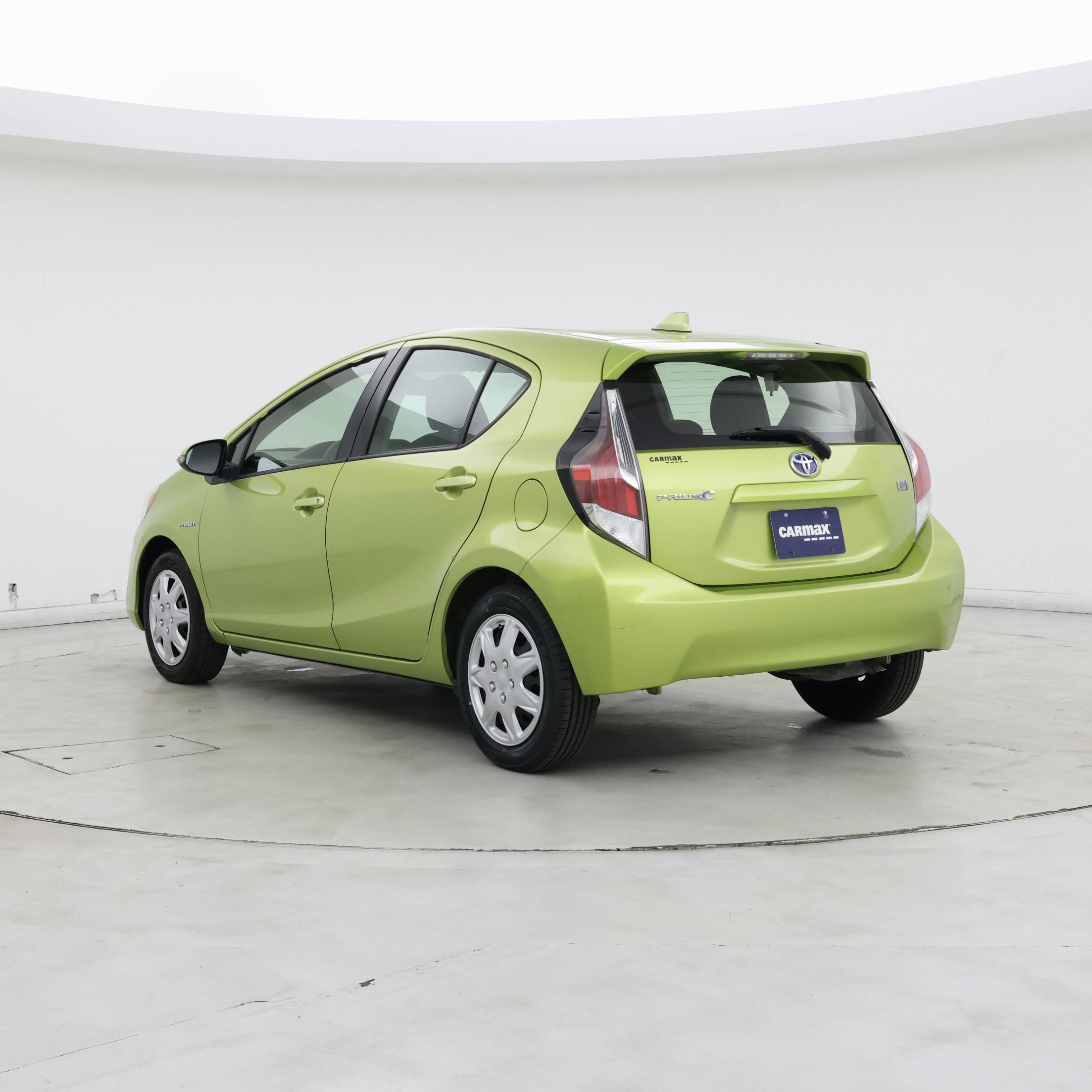 Thumbnail: 2016 Toyota Prius c - 2
