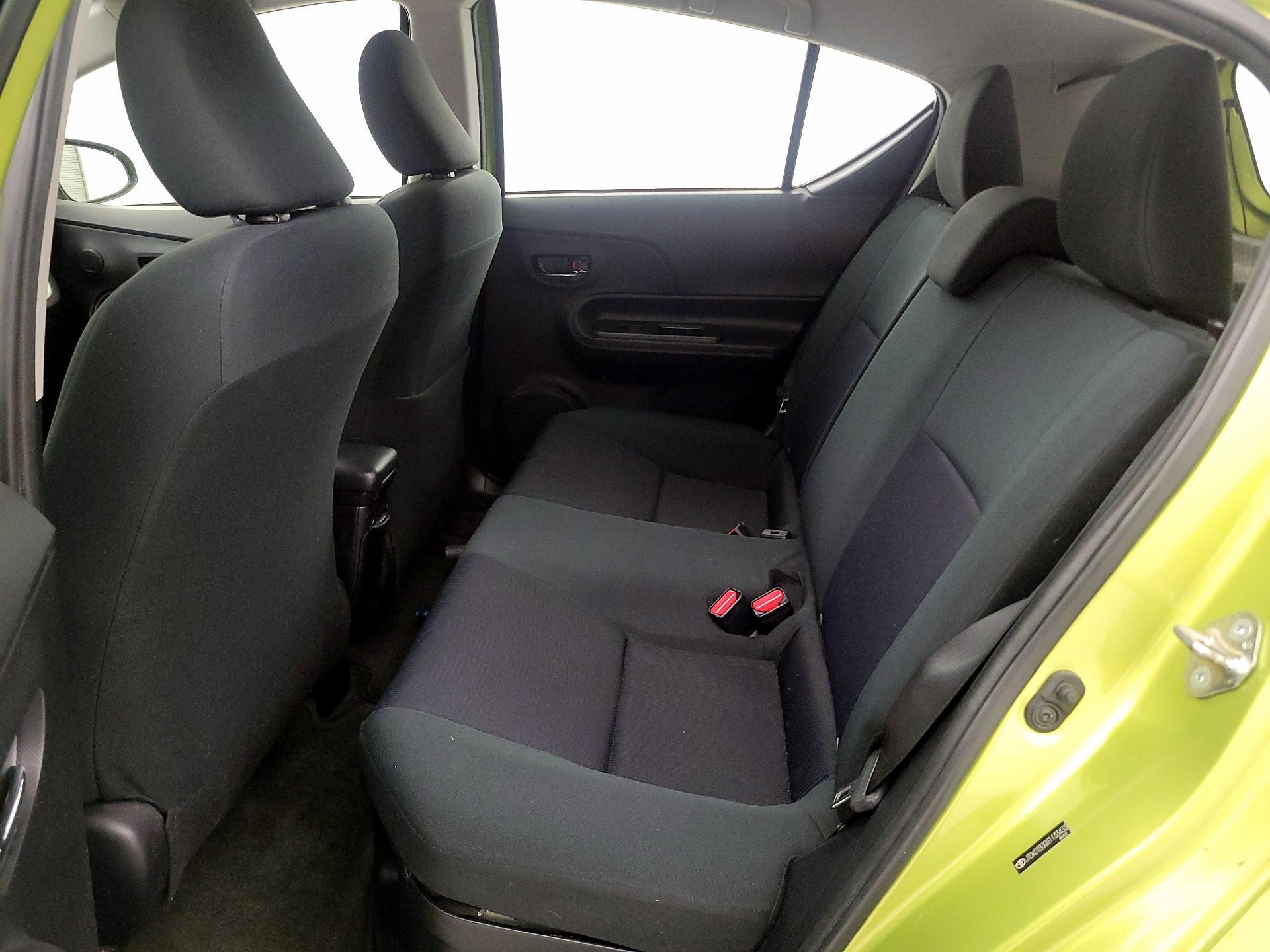 Thumbnail: 2016 Toyota Prius c - 19