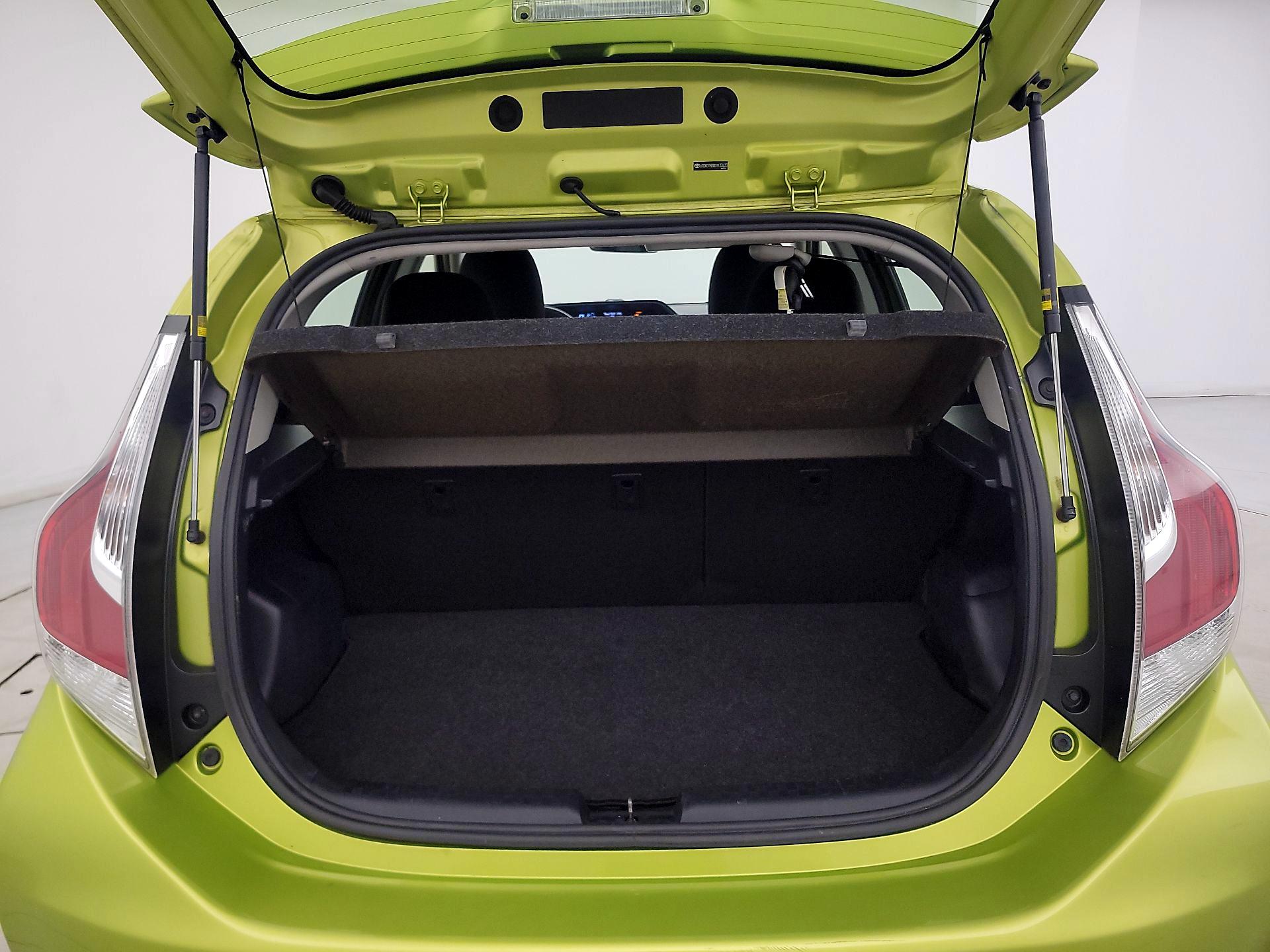 Thumbnail: 2016 Toyota Prius c - 20